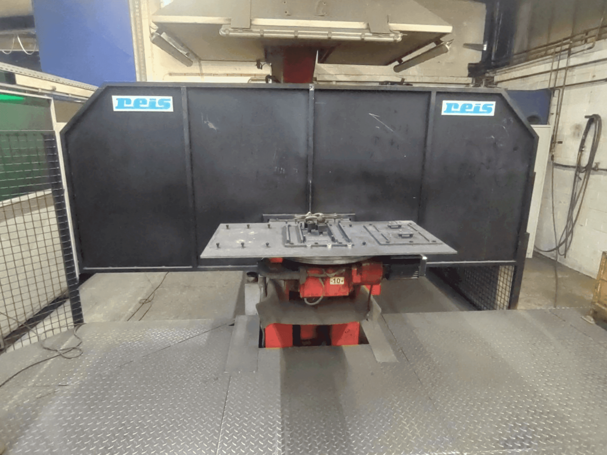 Vista frontal de la máquina Reis Robotics Robot System - RDT 40 / SRV 6 / RDT 40