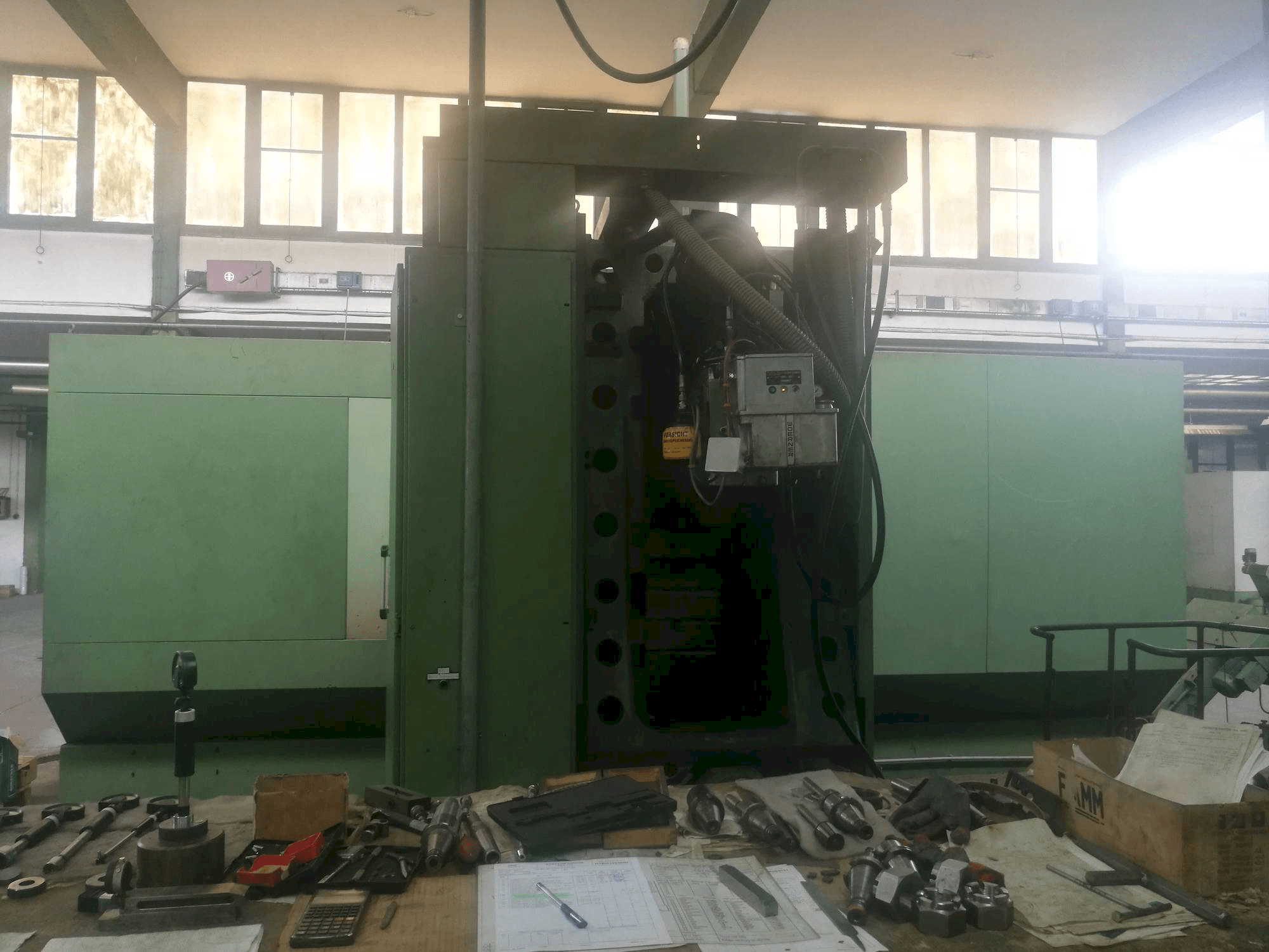 Vista frontal de la máquina HELLER PFU3