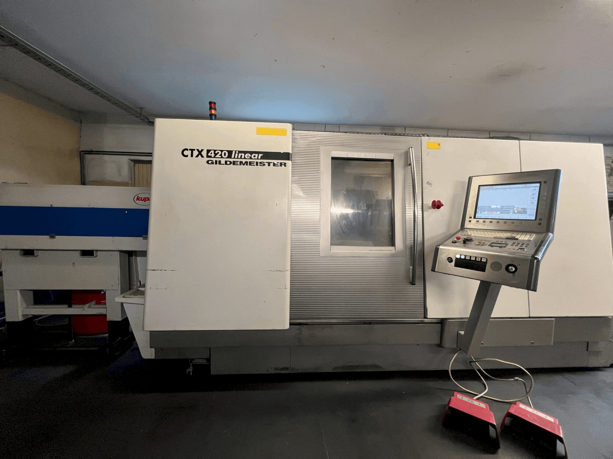 Vista frontal de la máquina Gildemeister CTX 420 linear