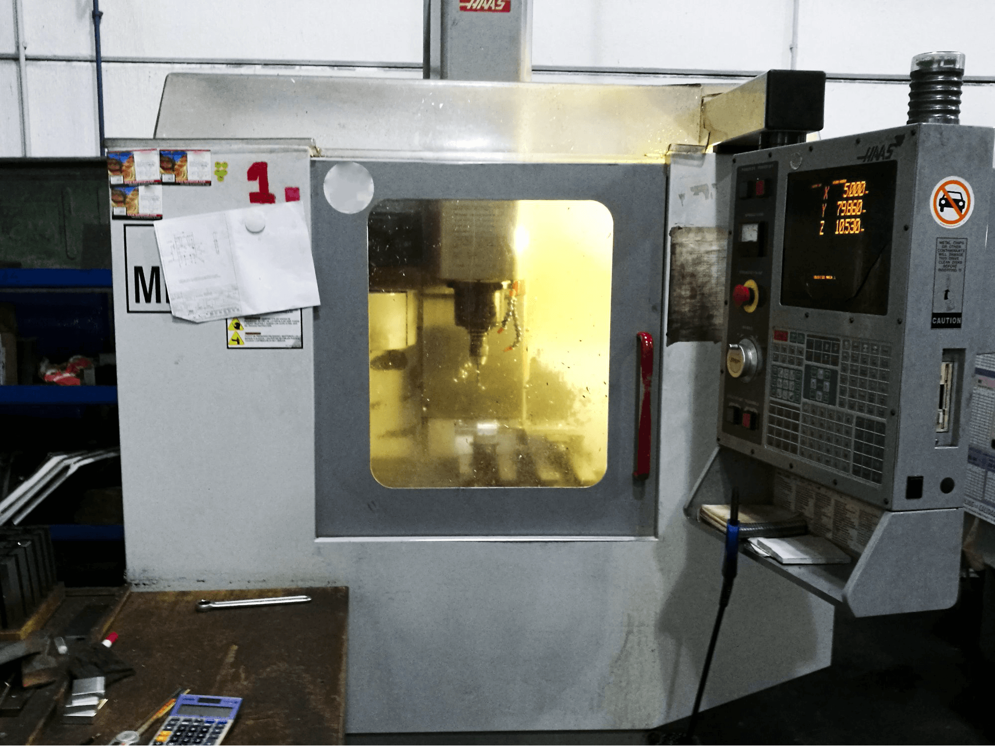 Vista derecha de la máquina HAAS Mini-Mill HE