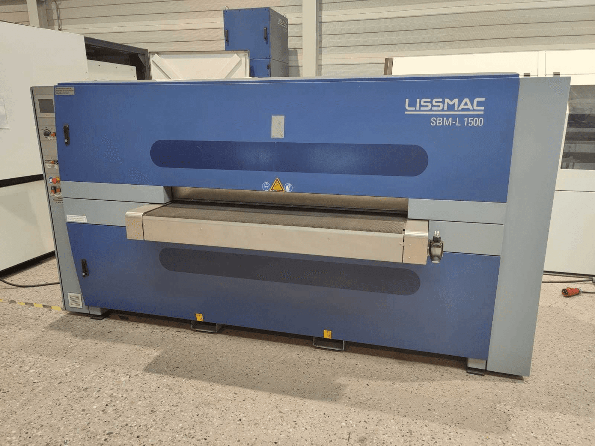 Vista frontal de la máquina LISSMAC SBM-L 1500 G1S2