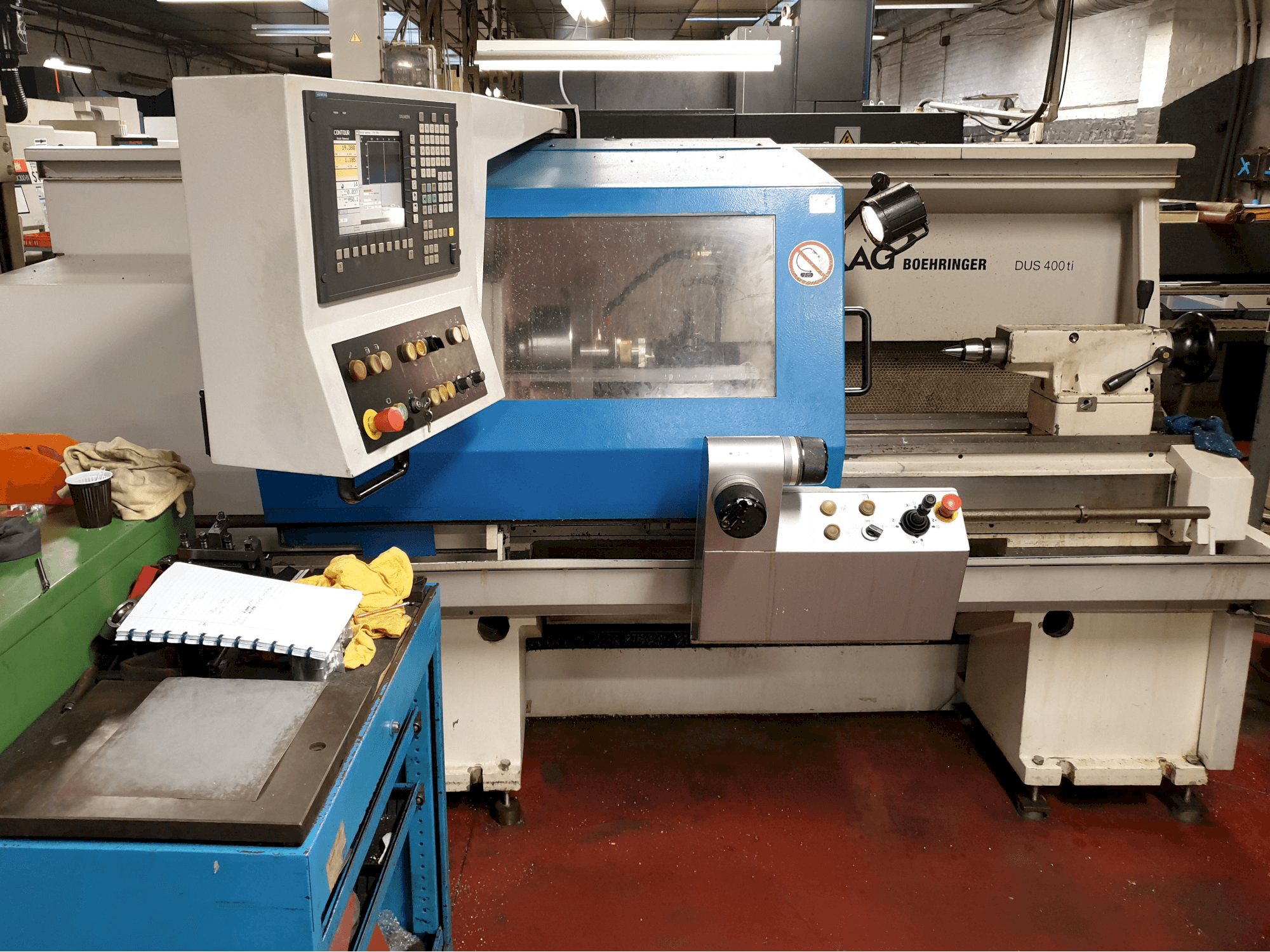 Vista frontal de la máquina BOEHRINGER DUS 400 ti