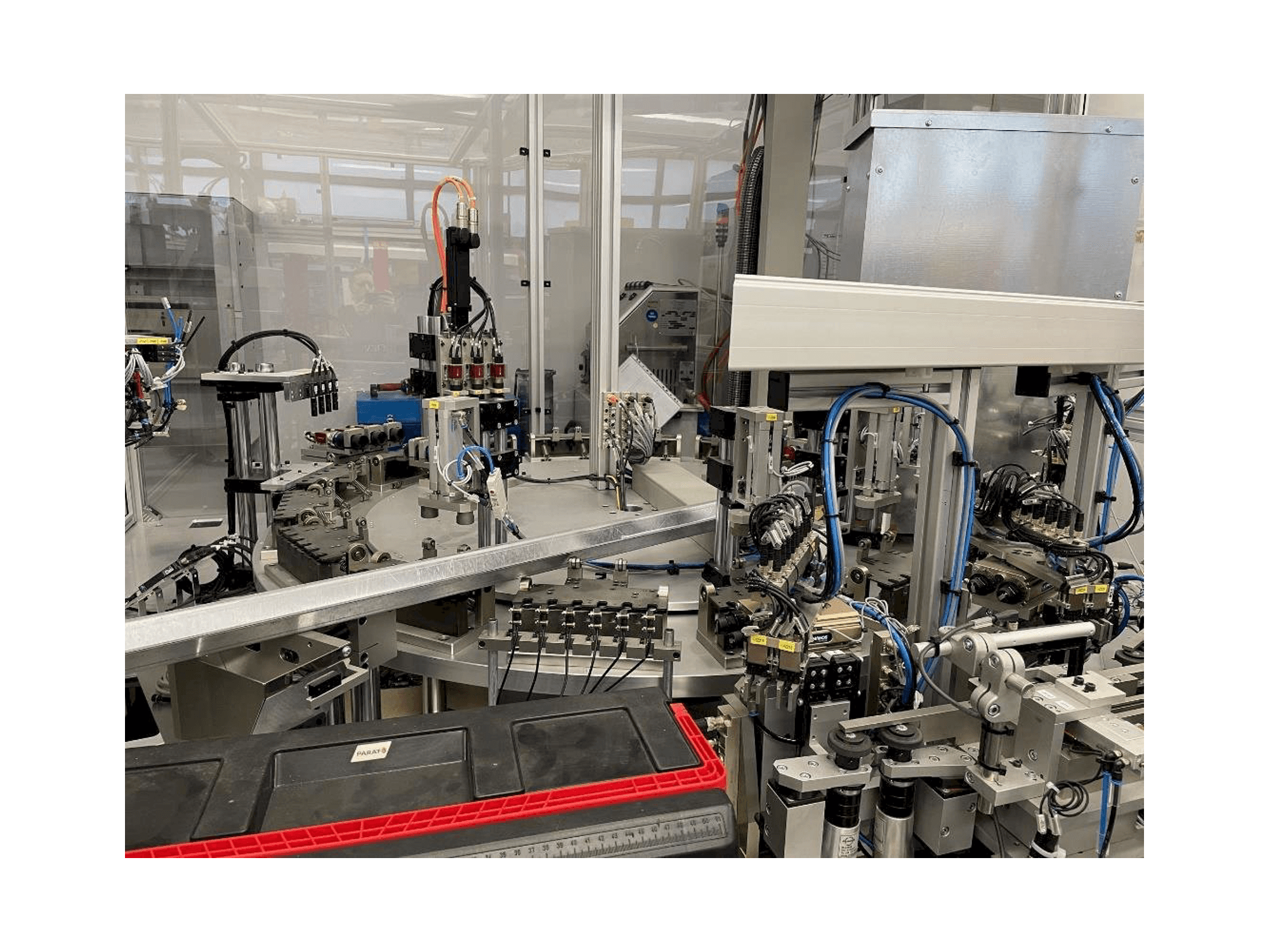 Vista frontal de la máquina TEAM AUTOMATION BERLIN Tattoo Needle Testing System