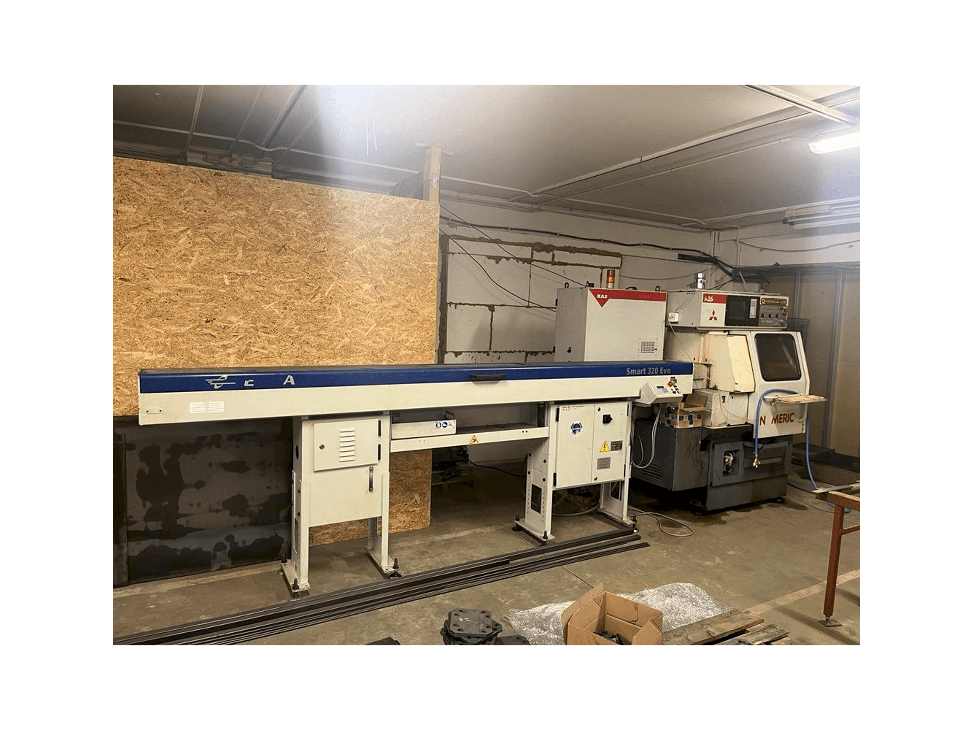 Vista frontal de la máquina KOVOSVIT MAS Numeric A26 CNC