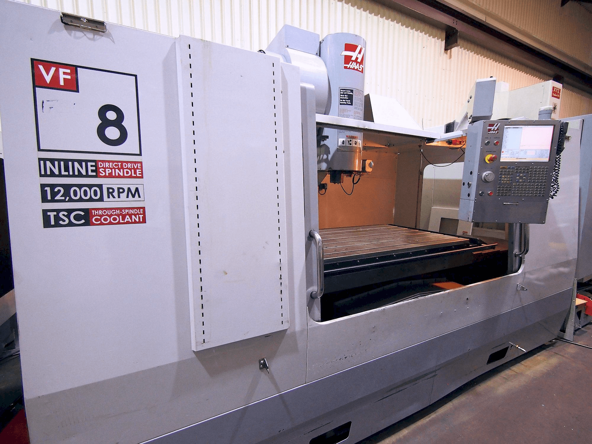 Vista frontal de la máquina HAAS VF-8/40 CE