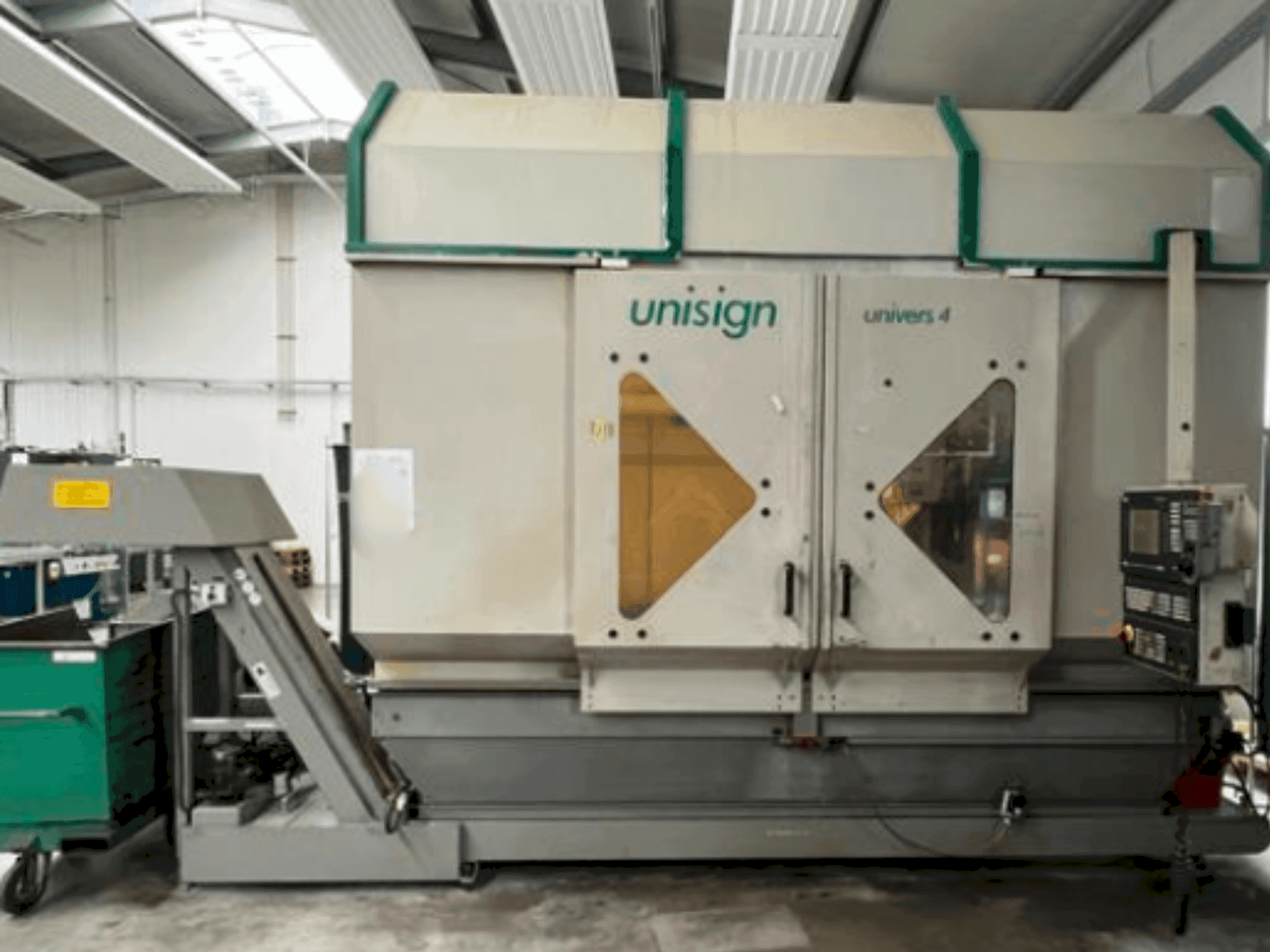 Vista frontal de la máquina Unisign Univers 4