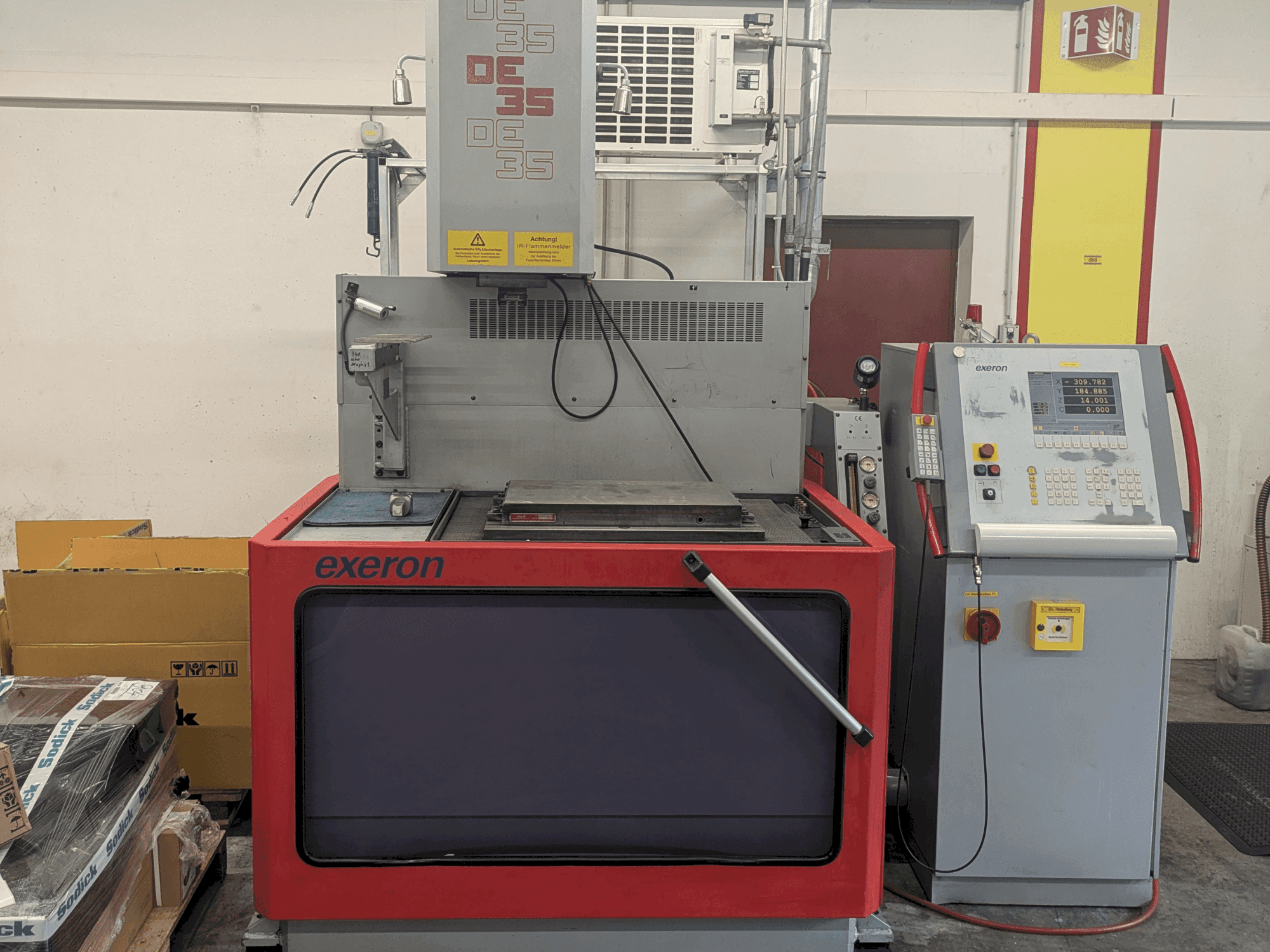 Vista frontal de la máquina Exeron DE 35 CE