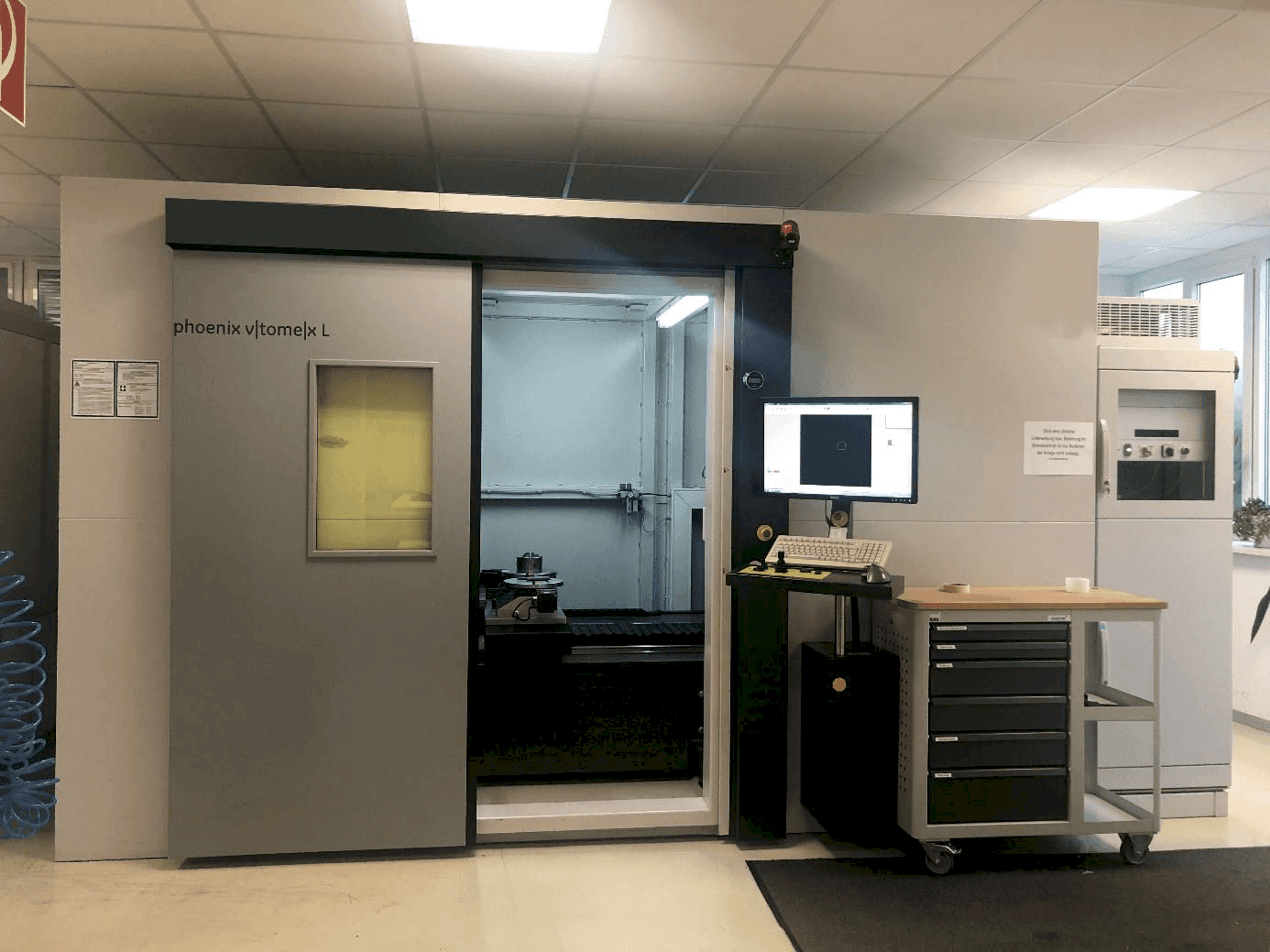 Vista frontal de la máquina Phoenix V|tome|x L 240