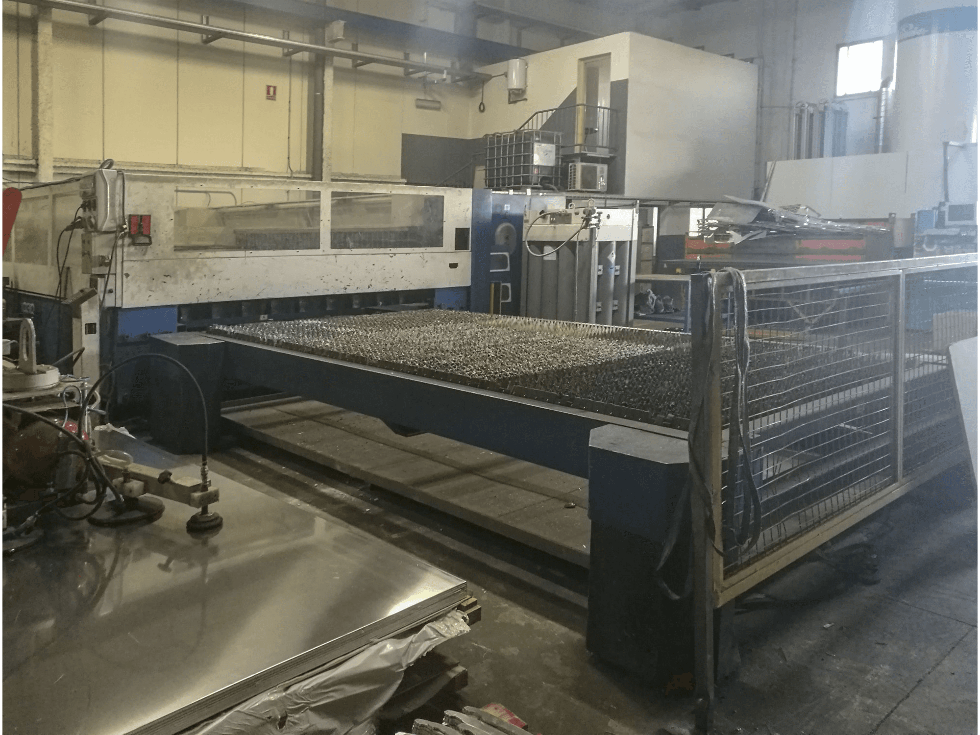 Vista izquierda de la máquina Trumpf Trumatic L4030
