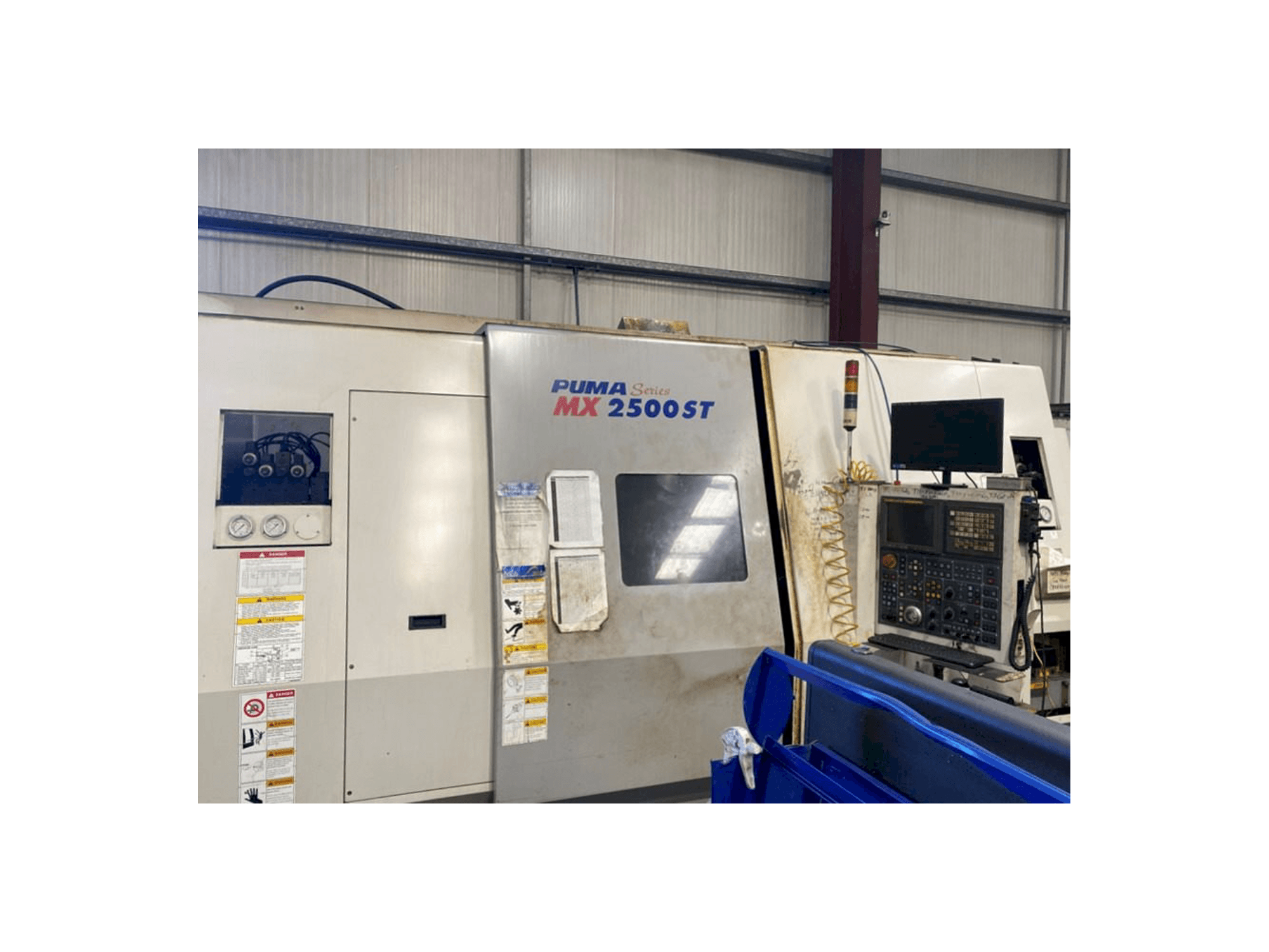 Vista frontal de la máquina DAEWOO PUMA MX2500ST