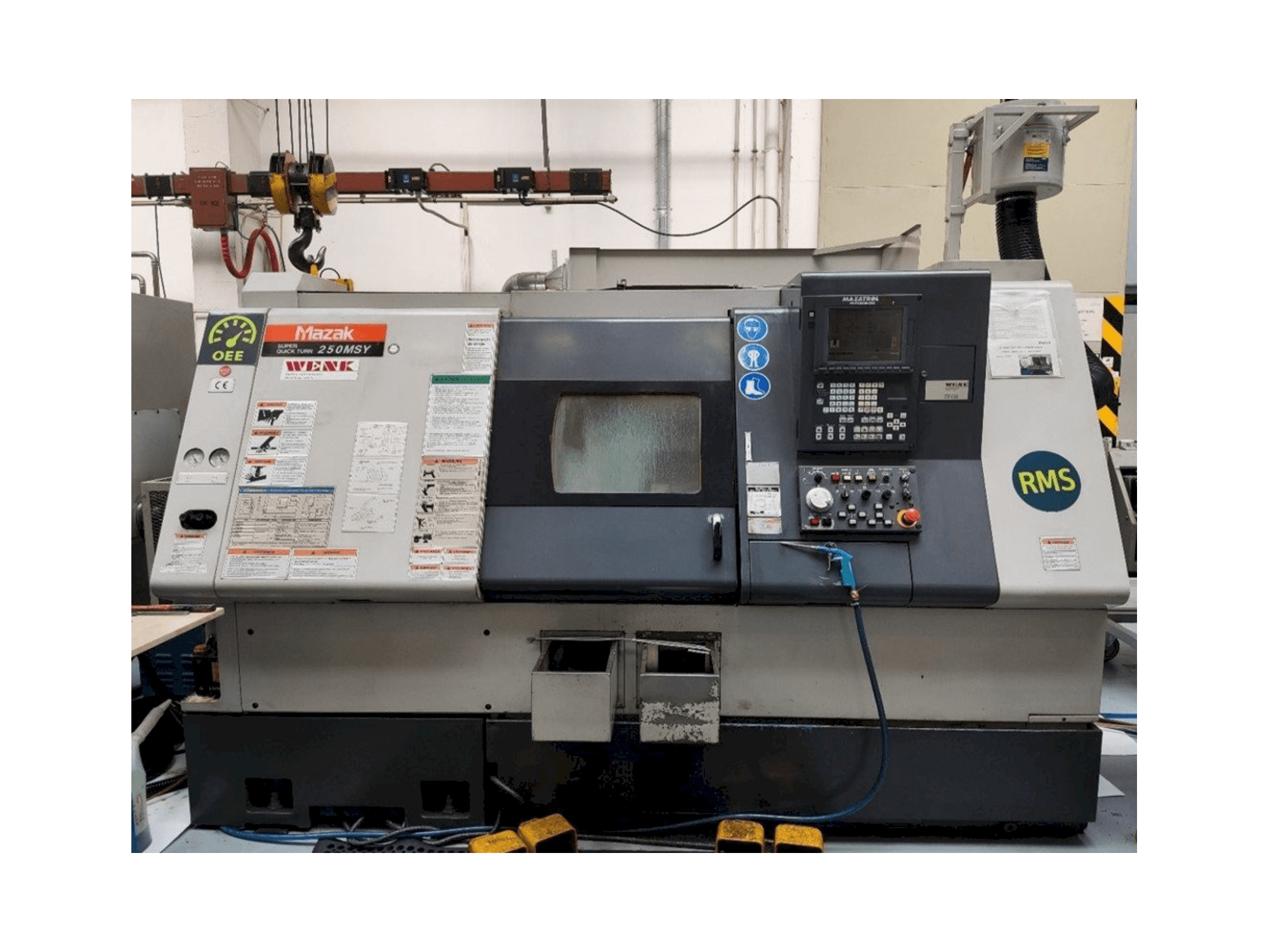 Vista frontal de la máquina Mazak SQT-250 MSY