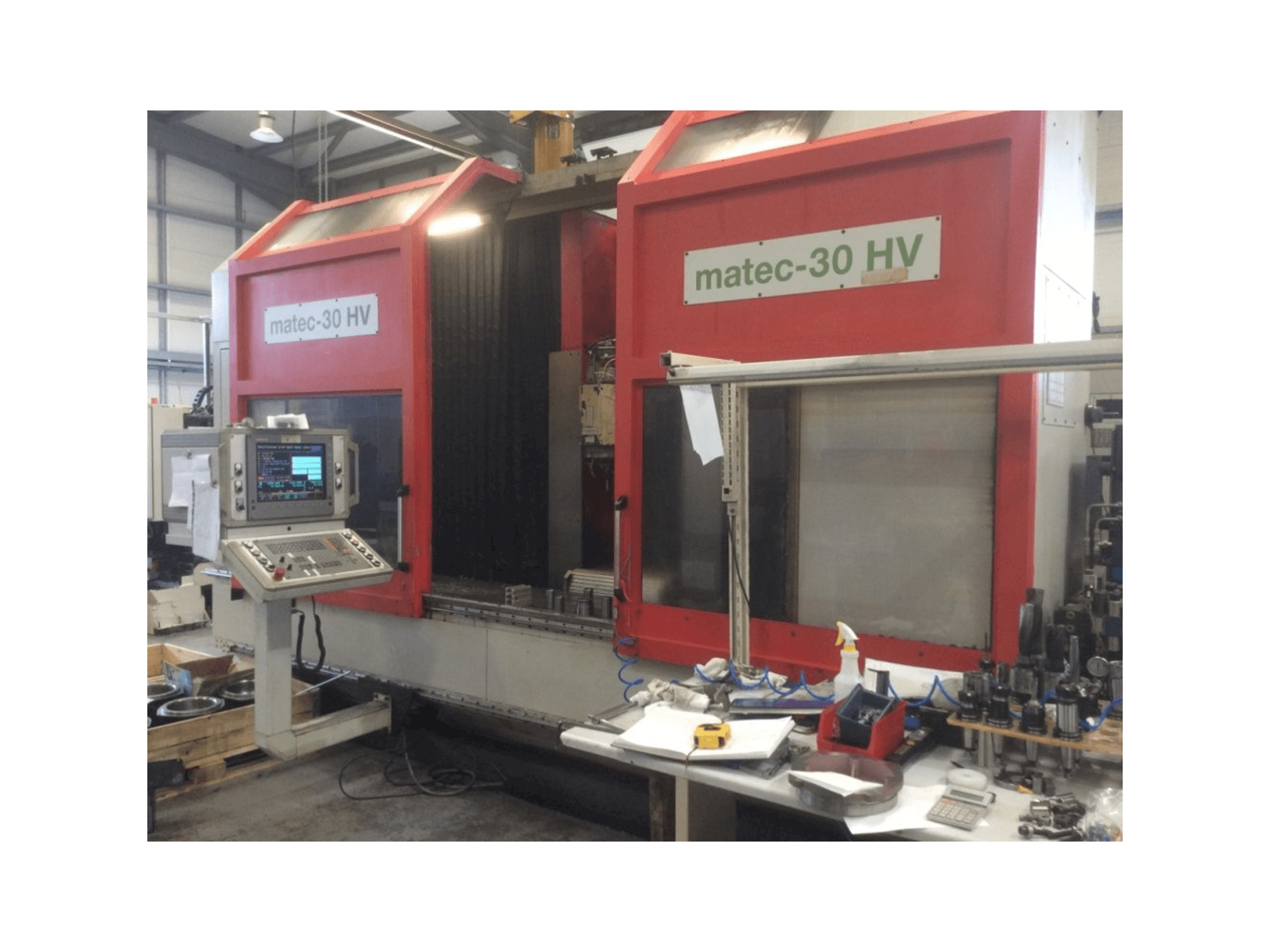Vista frontal de la máquina Matec 30 HV