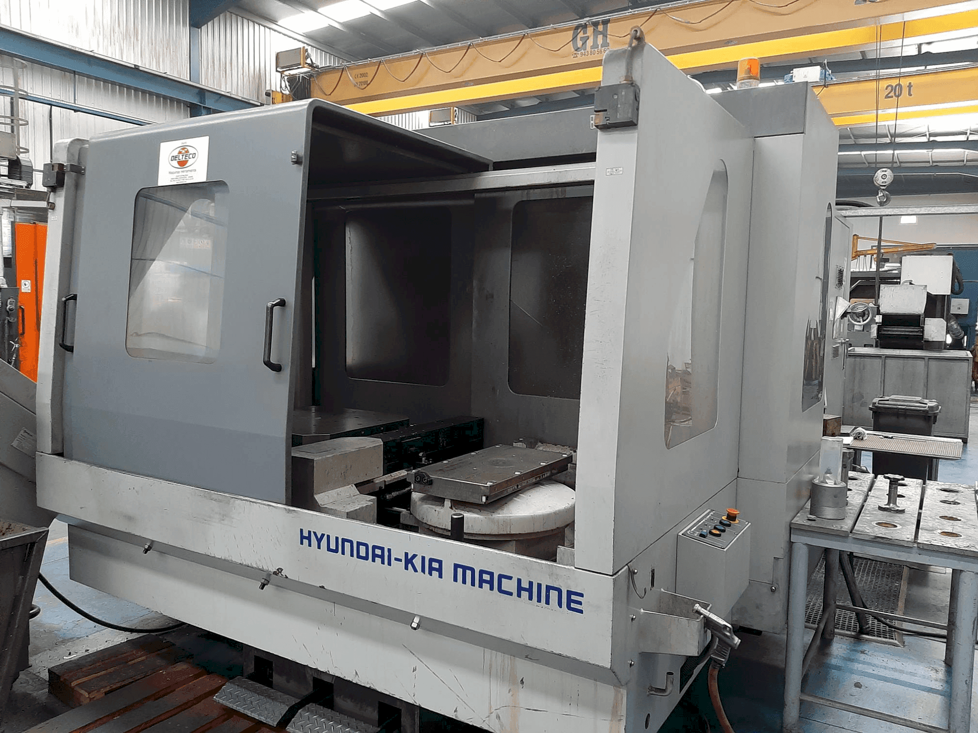 Vista frontal de la máquina Hyundai KH-63G