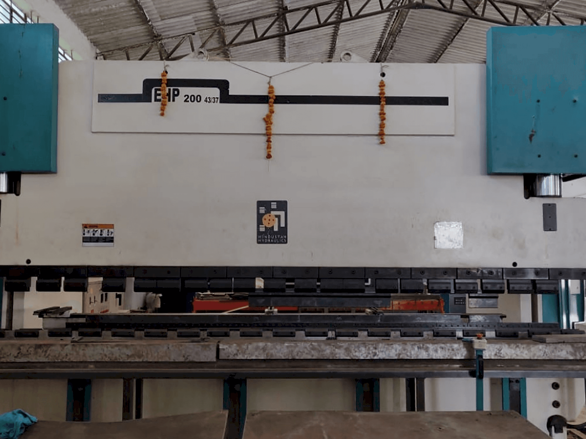 Vista frontal de la máquina Hindustan Hydraulics EHP 200