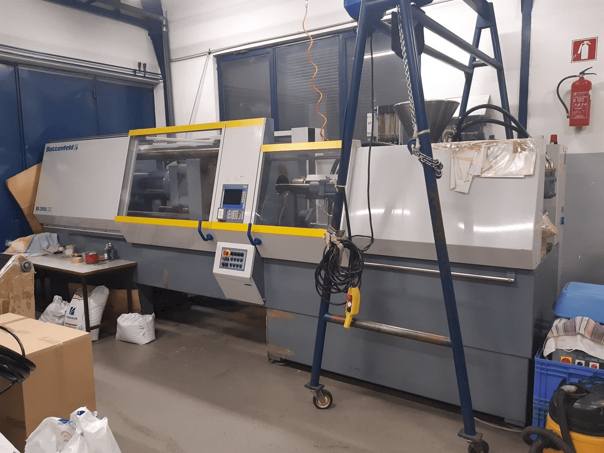 Vista frontal de la máquina Battenfeld BA 2000/1000 CDC