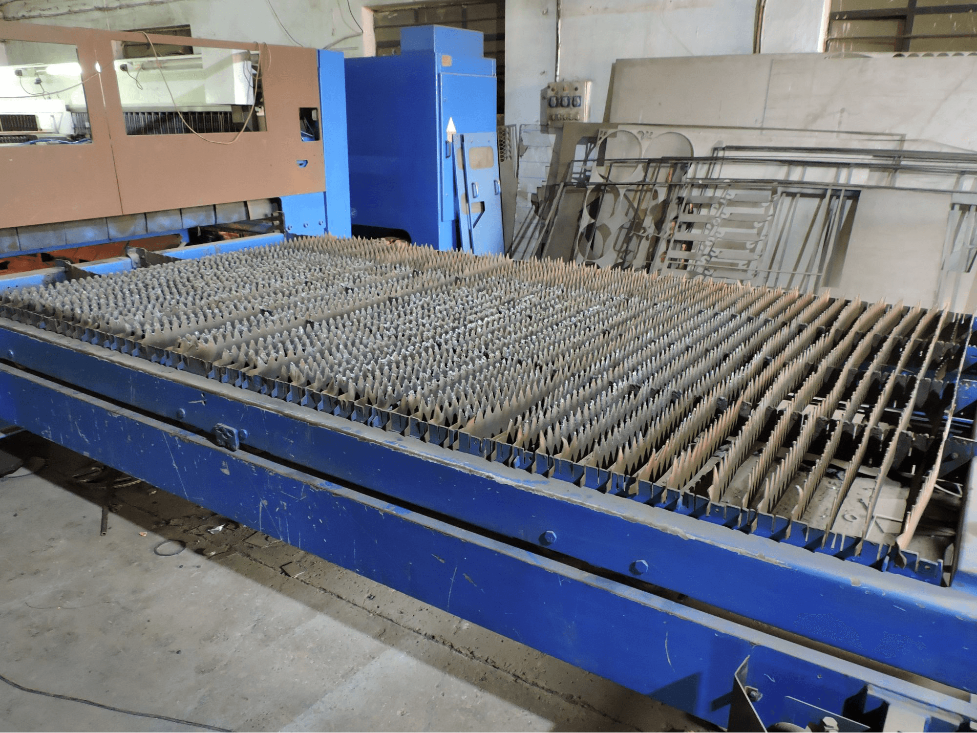 Vista izquierda de la máquina Trumpf Trumatic L4030