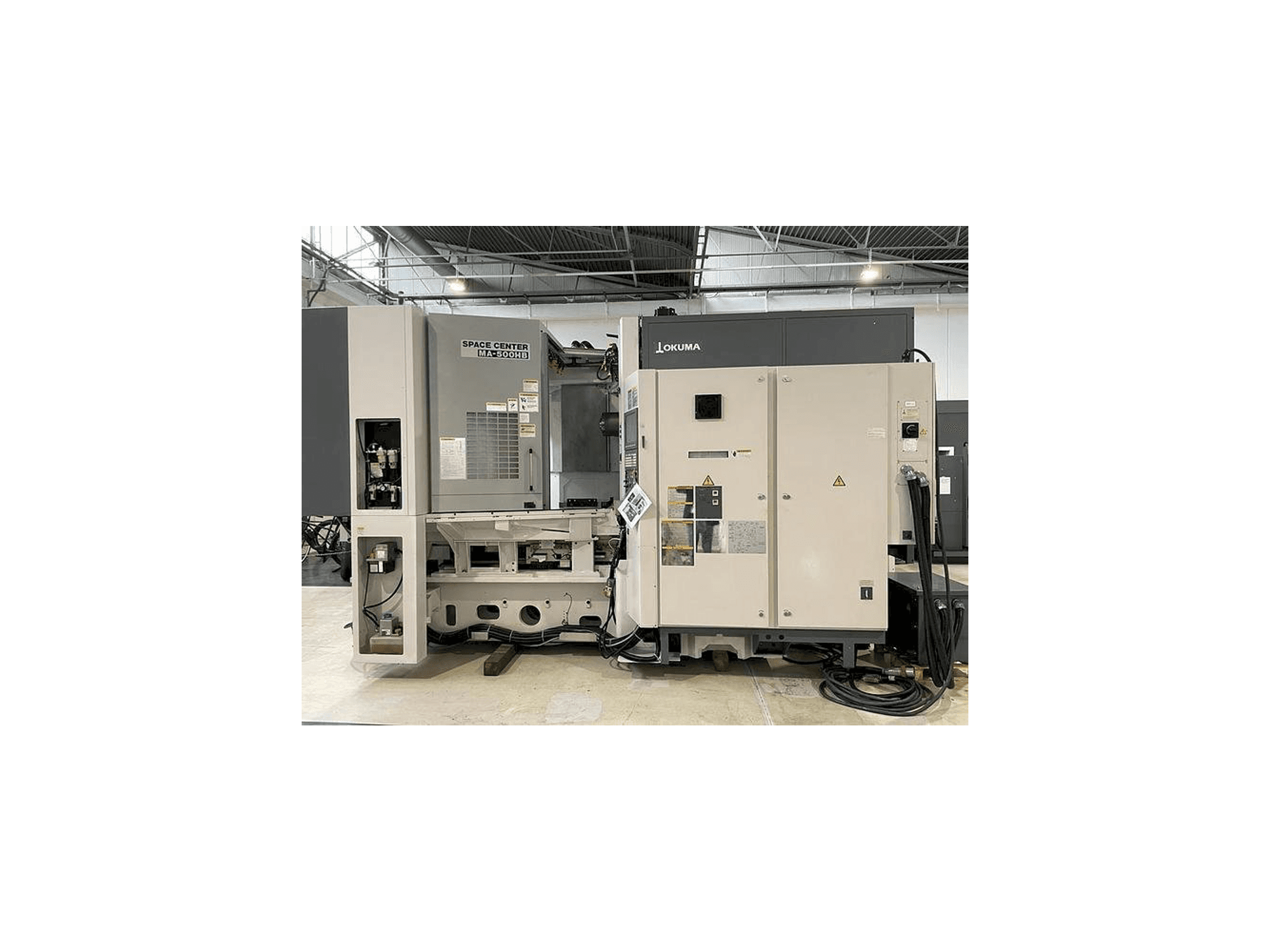 Vista frontal de la máquina Okuma MA 500HB