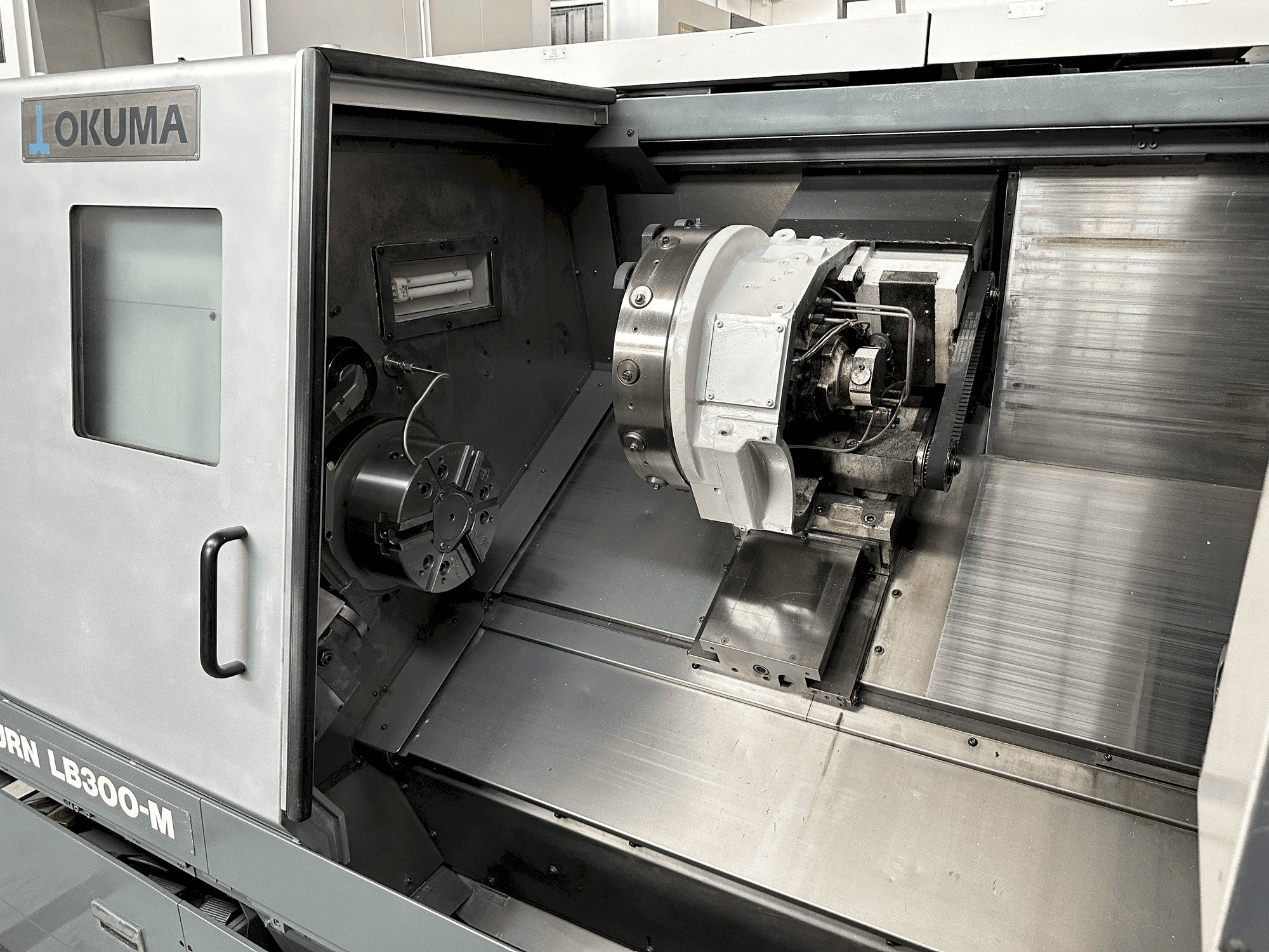 Espacio de trabajo de la máquina Okuma LB 300 MC