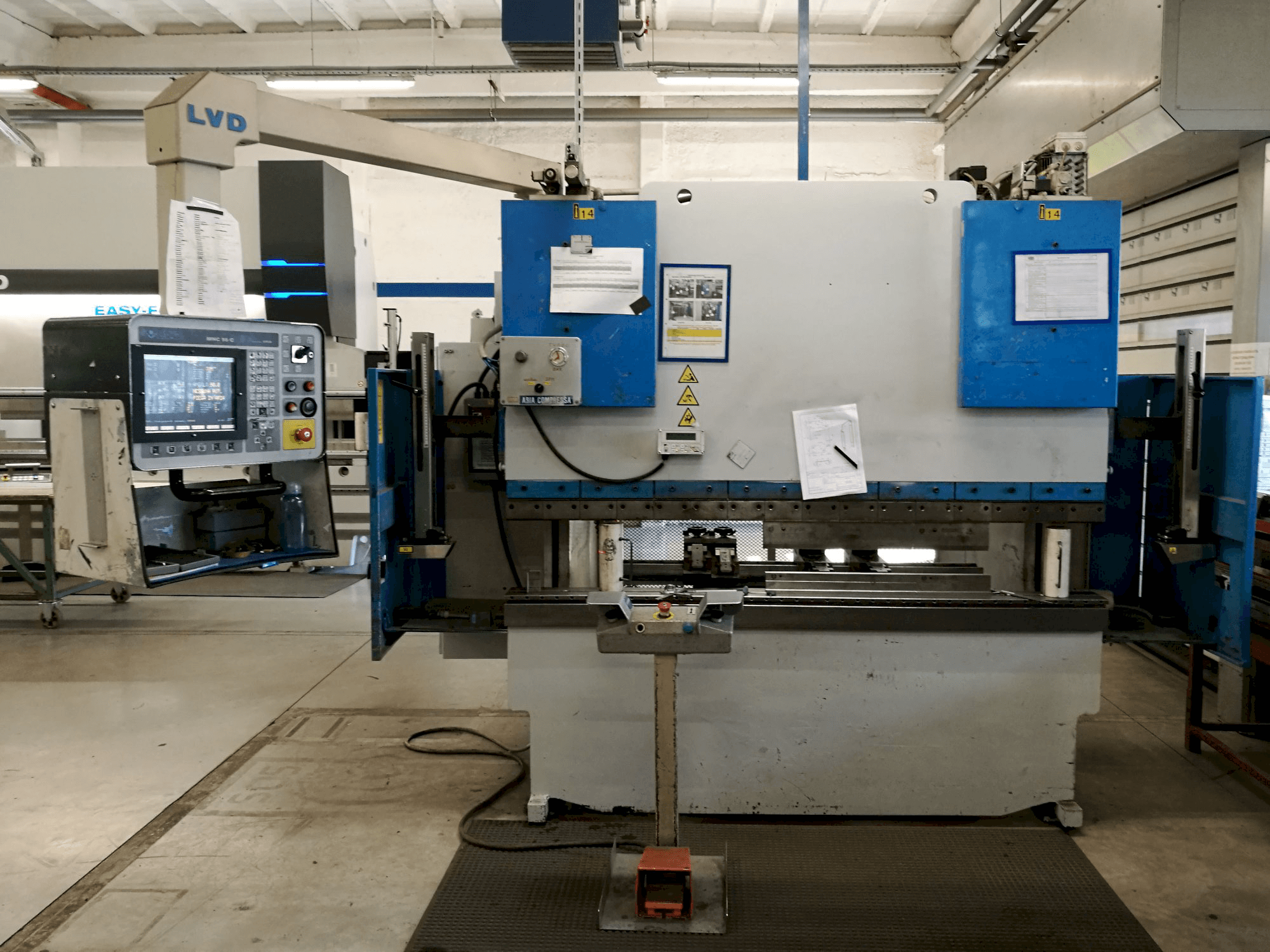 Vista frontal de la máquina LVD PPEB 50/20 MNC 95