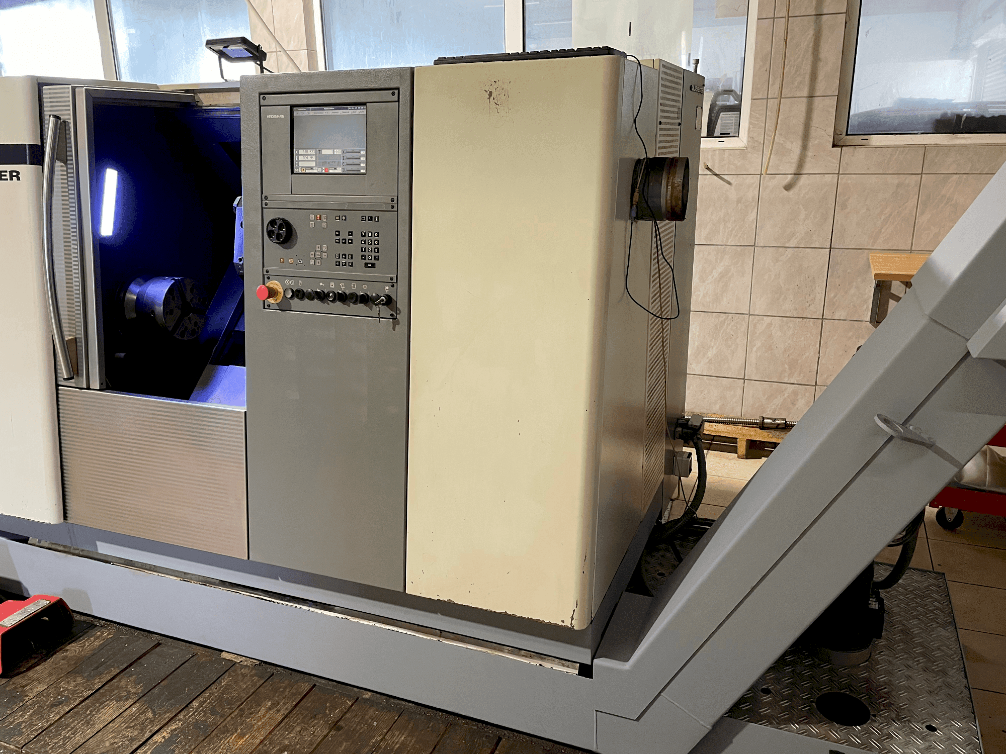 Vista frontal de la máquina Gildemeister CTX 310 V3