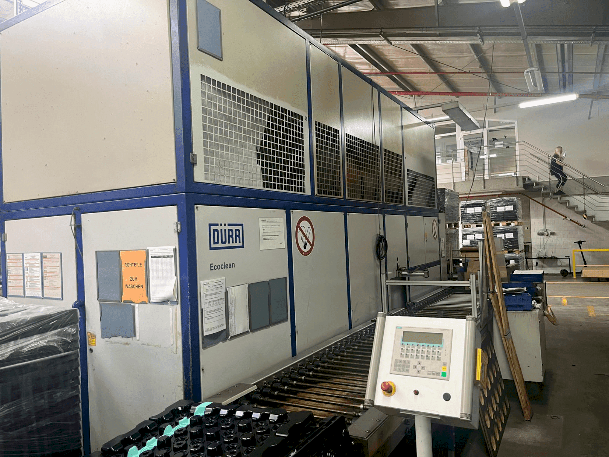 Vista frontal de la máquina DÜRR Universal 71C (2003)