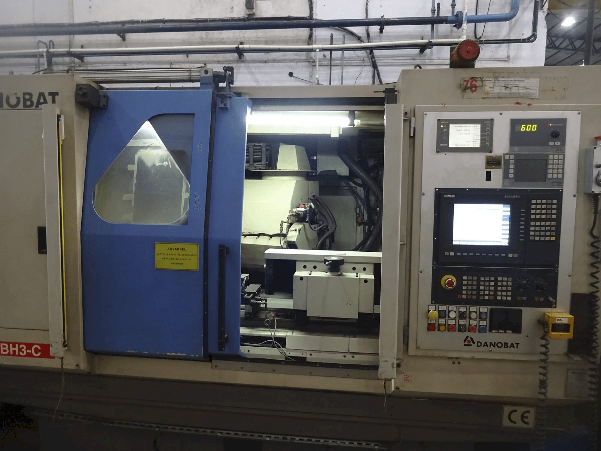 Vista frontal de la máquina DANOBAT G-61-BH3-C