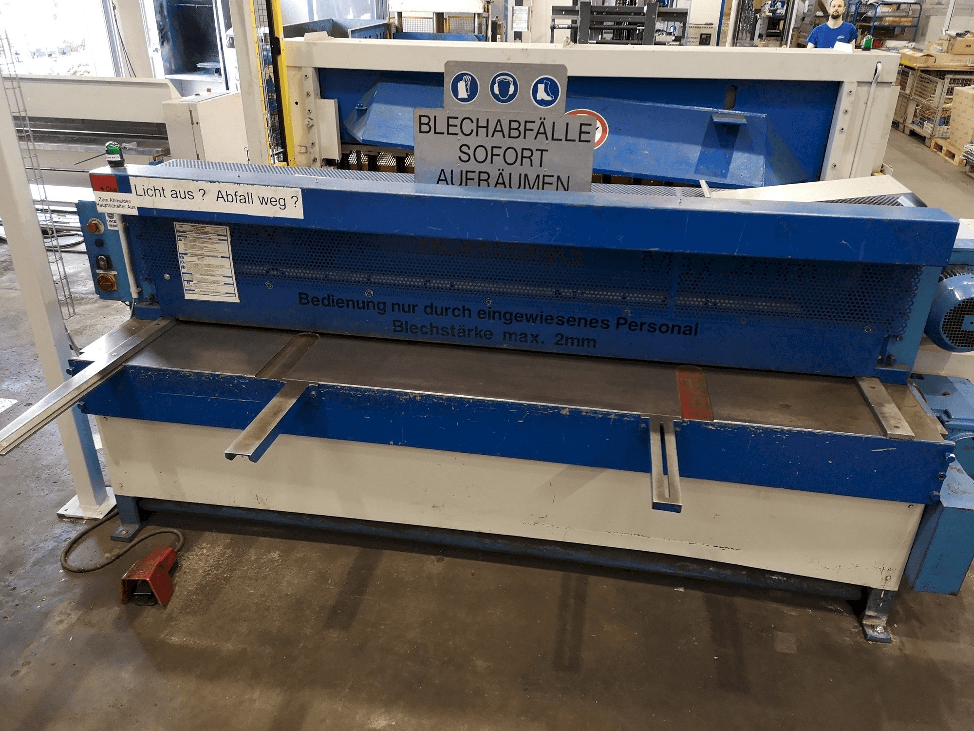 Vista frontal de la máquina KNUTH KMT 2500/3