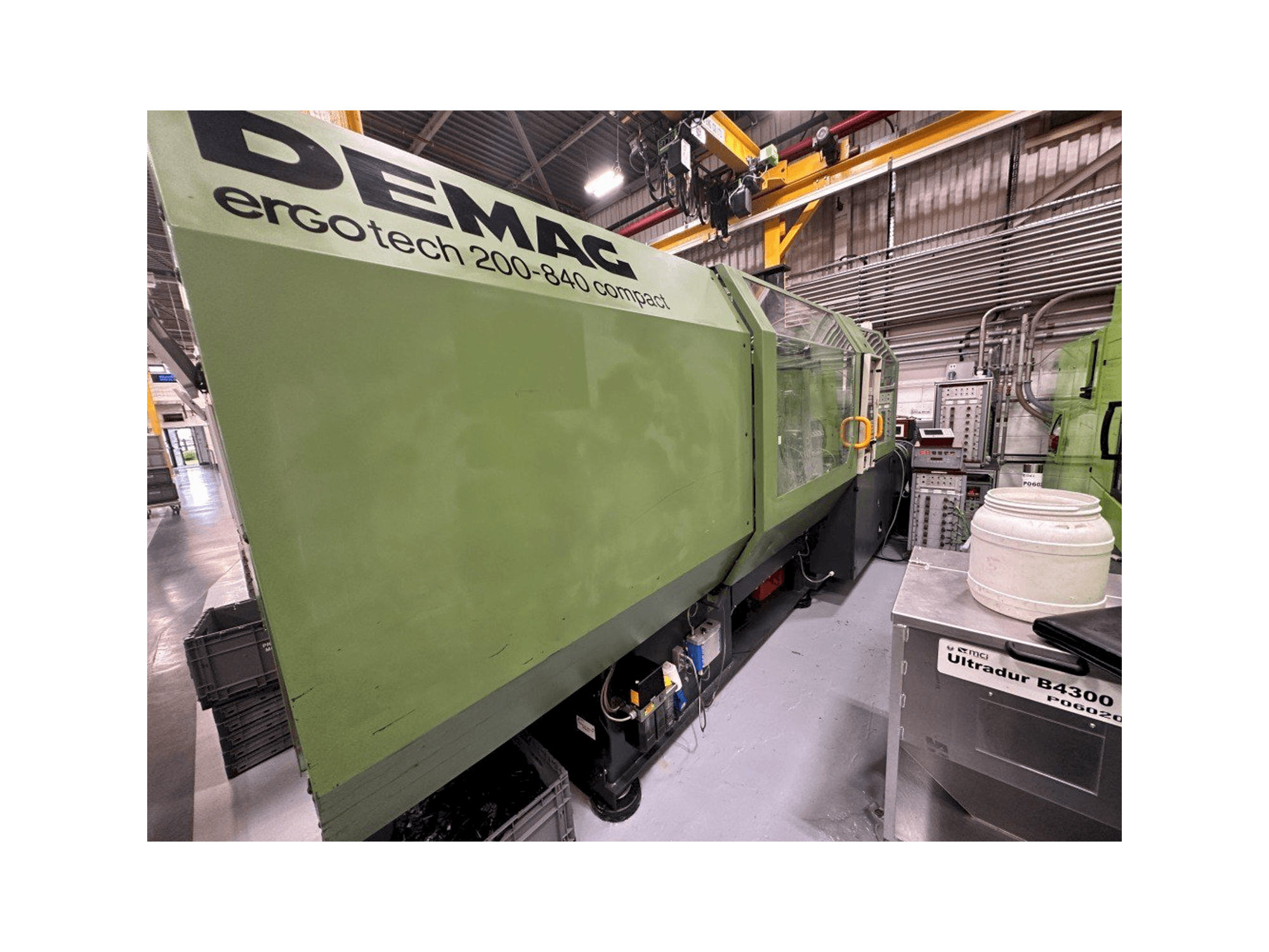 Vista lateral izquierda de la máquina DEMAG Ergotech 200-840 Compact