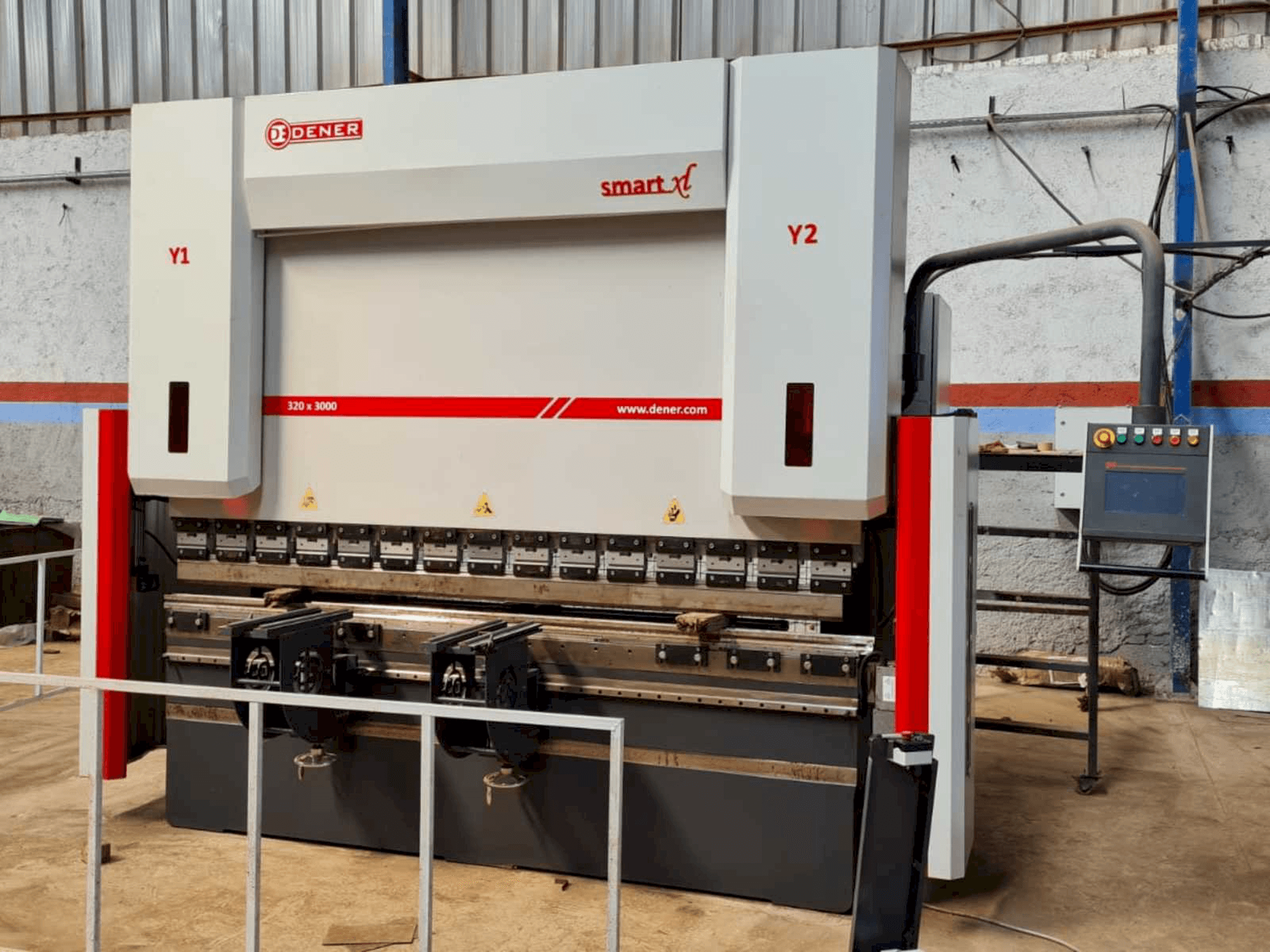 Vista frontal de la máquina DENER SX 30320