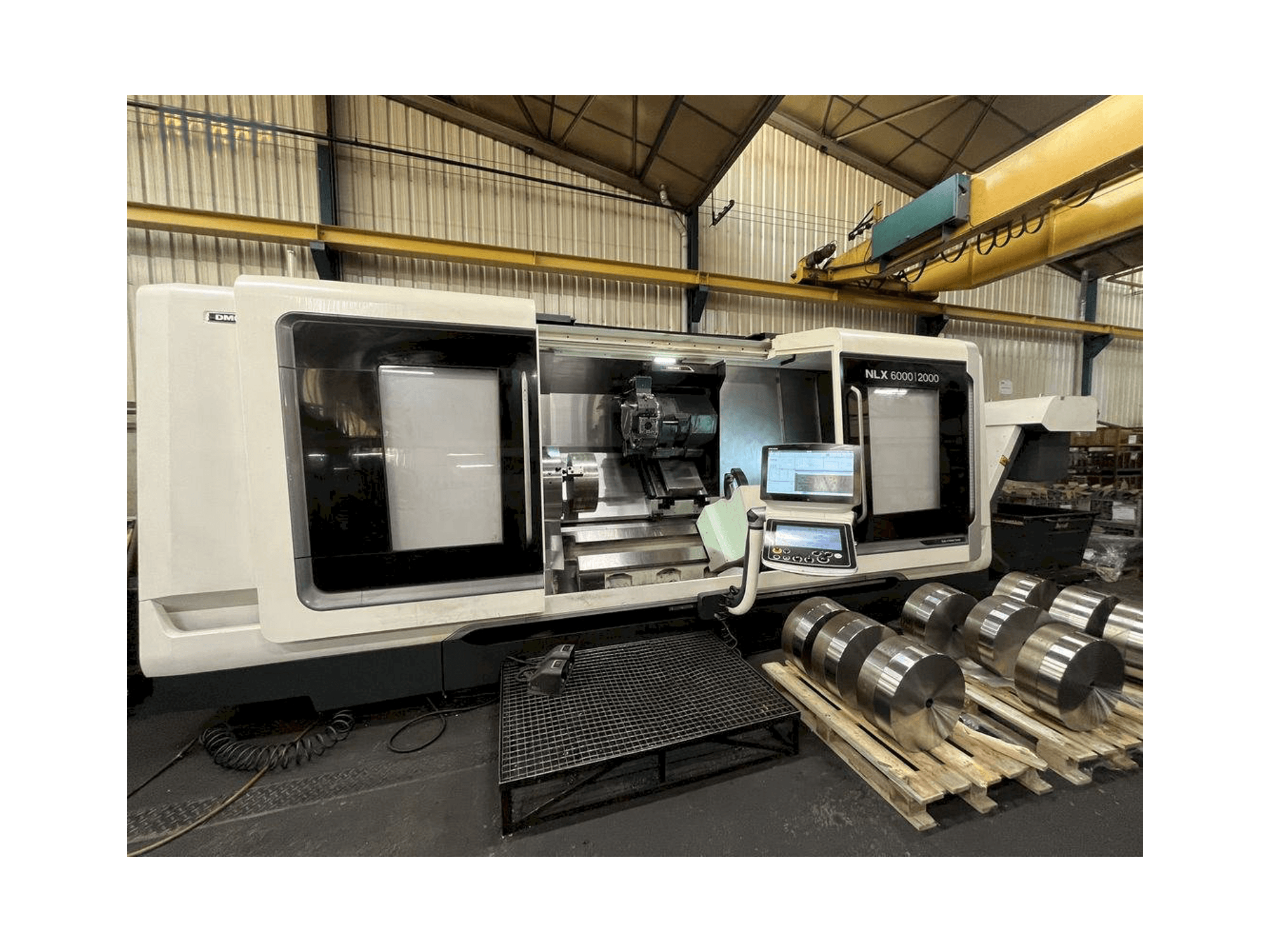 Vista lateral izquierda de la máquina DMG MORI NLX 6000 | 2000