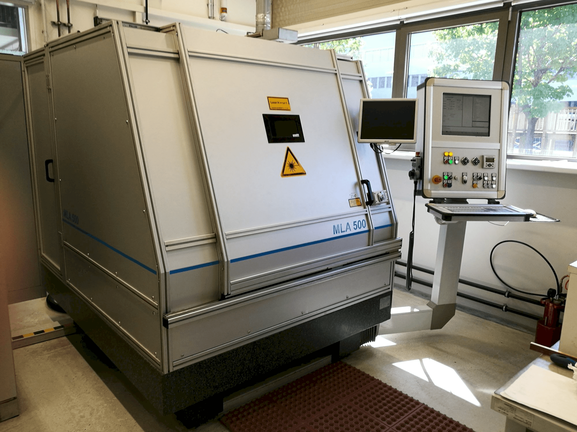 Vista frontal de la máquina LLT APPLIKATION MLA 500