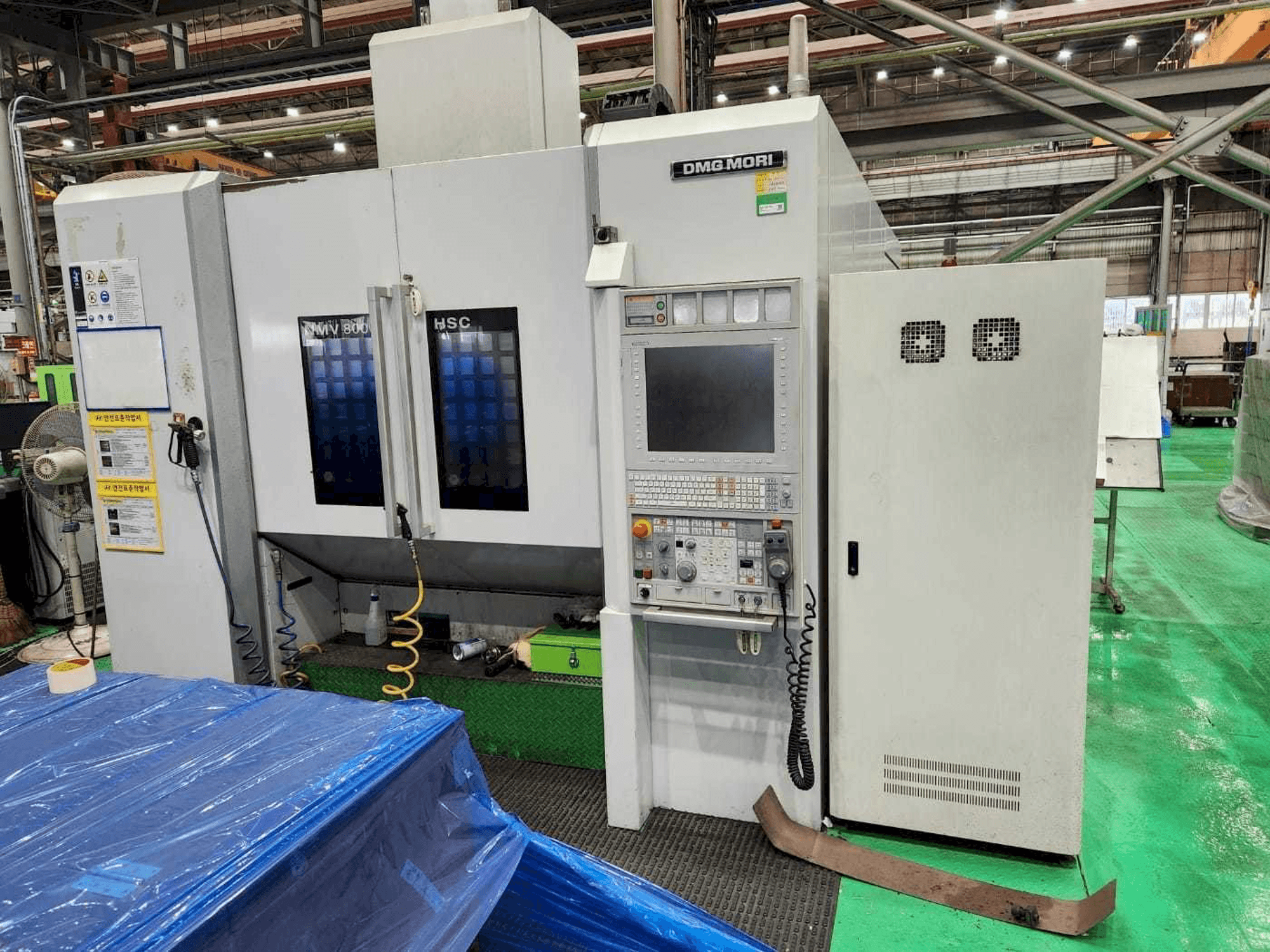 Vista frontal de la máquina DMG MORI NMV 8000 DCG / 40
