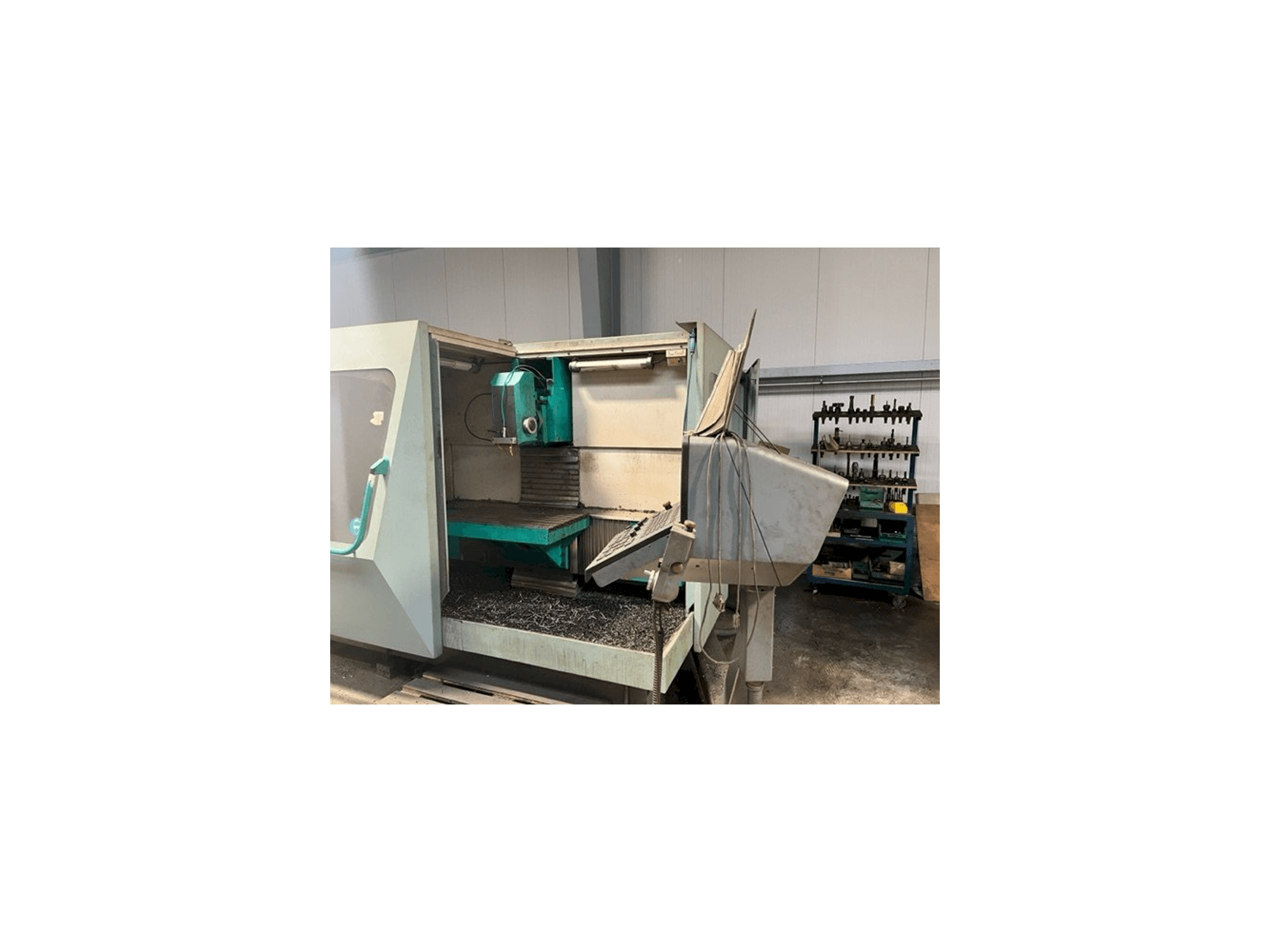 Vista frontal de la máquina DECKEL FP 4-60