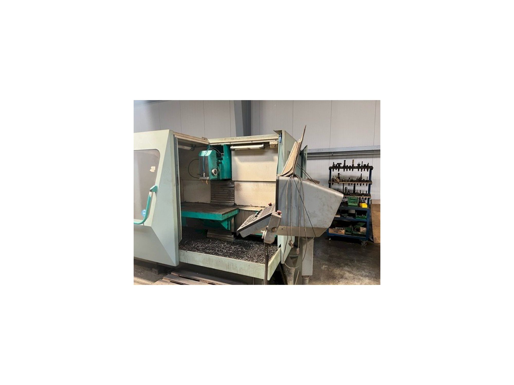 Vista frontal de la máquina DECKEL FP 4-60