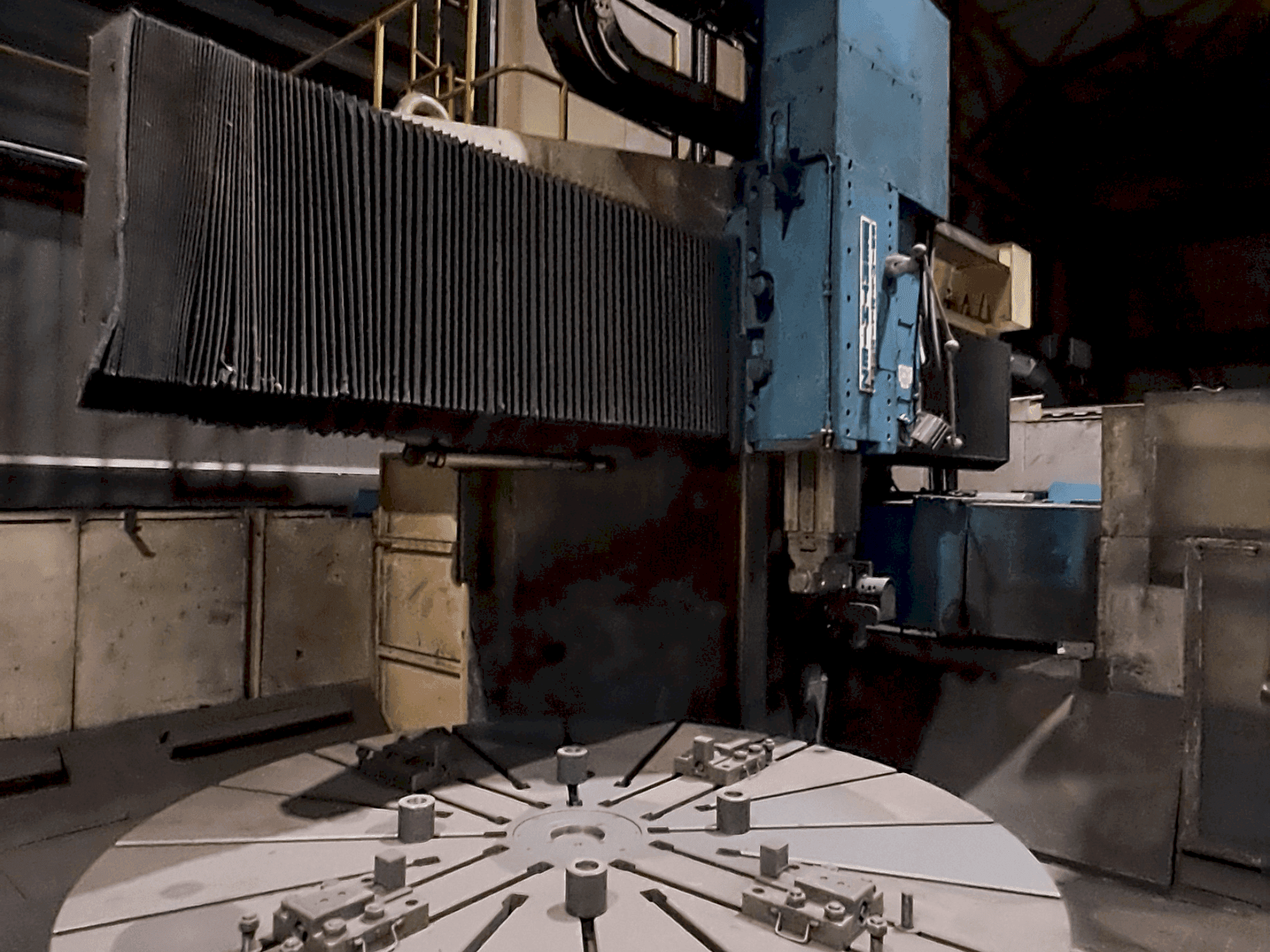 Vista frontal de la máquina Berthiez TMM 200 (1980)