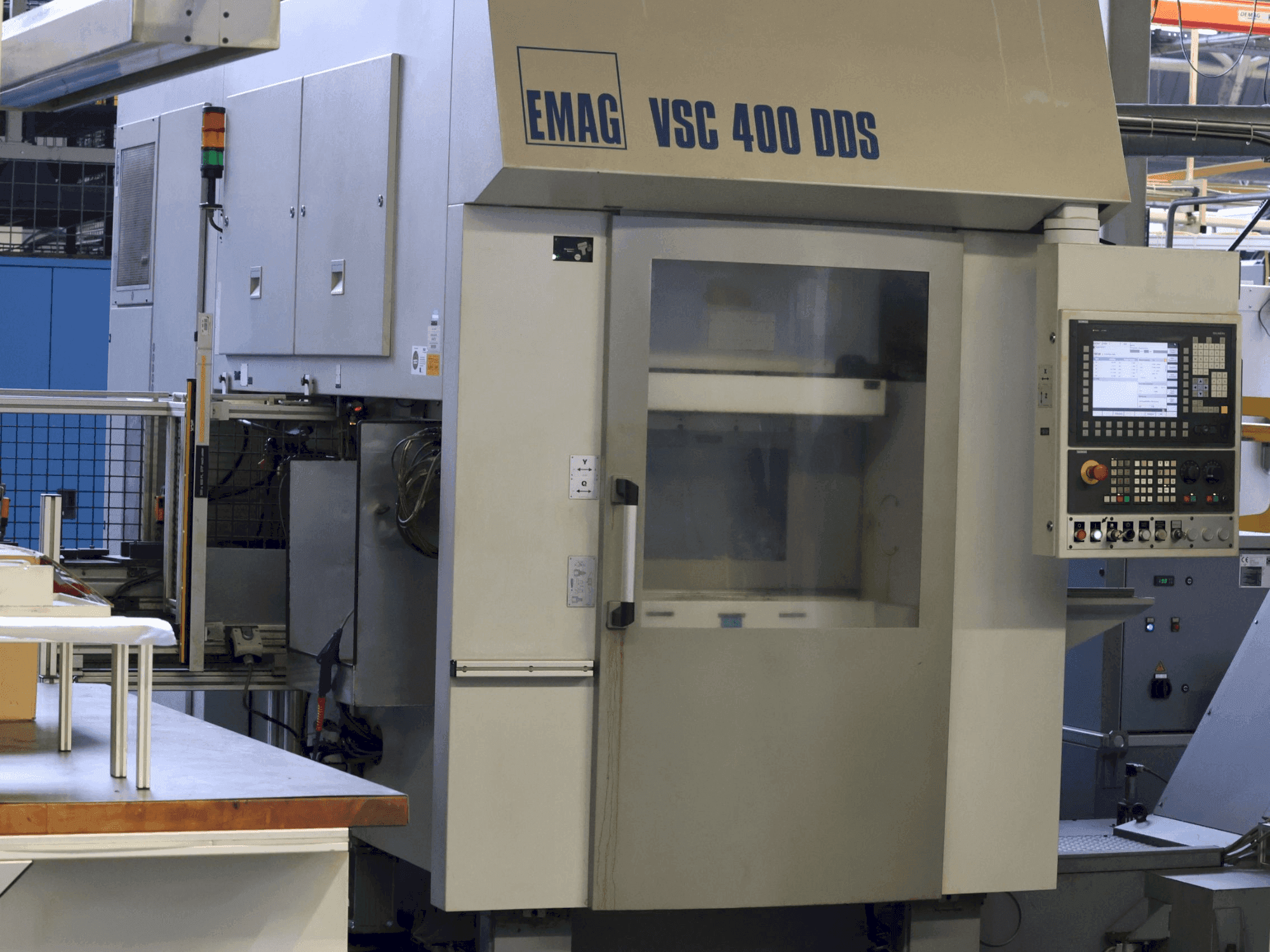 Vista frontal de la máquina EMAG VSC DDS