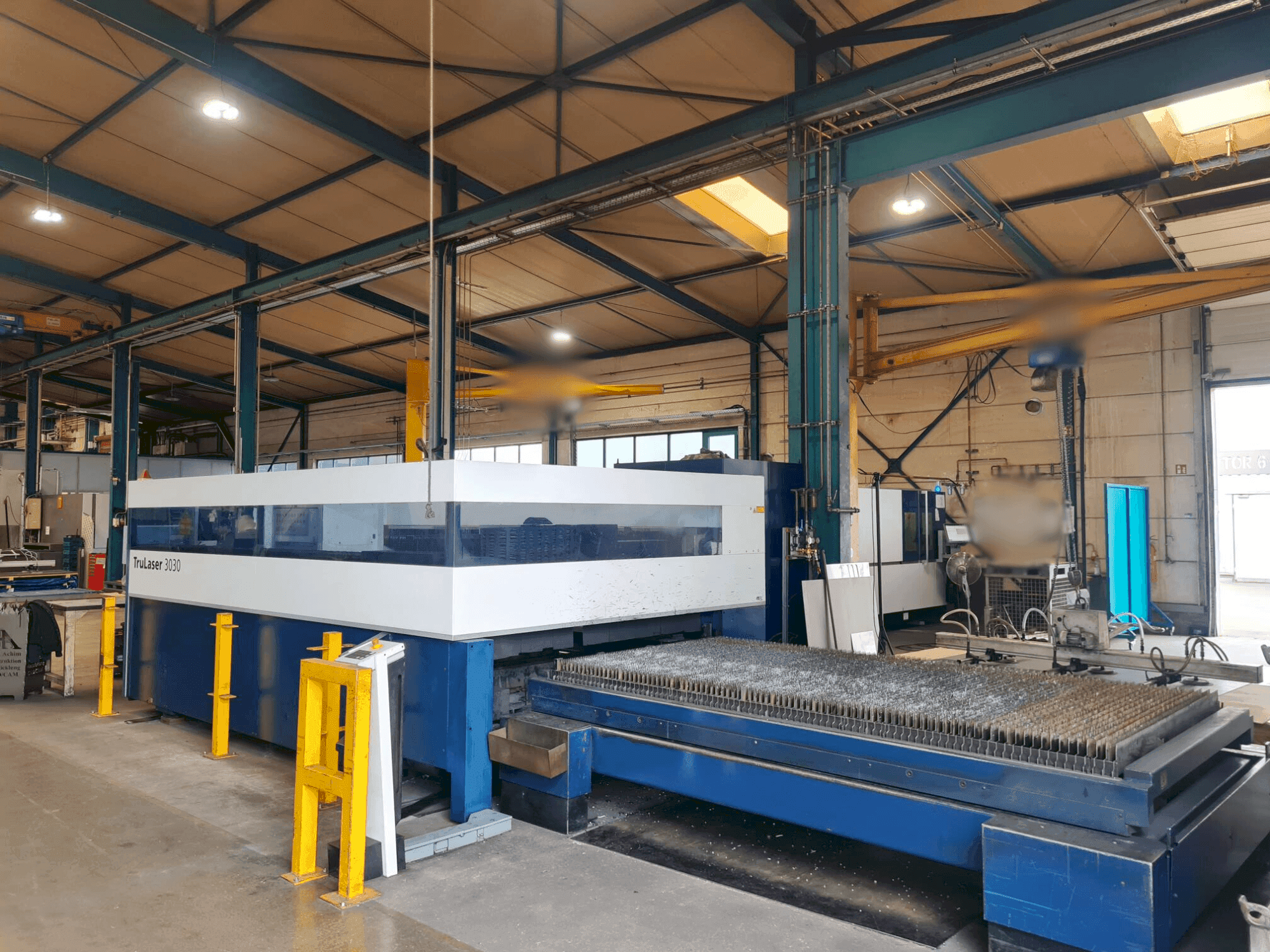 Vista frontal de la máquina TRUMPF L3030