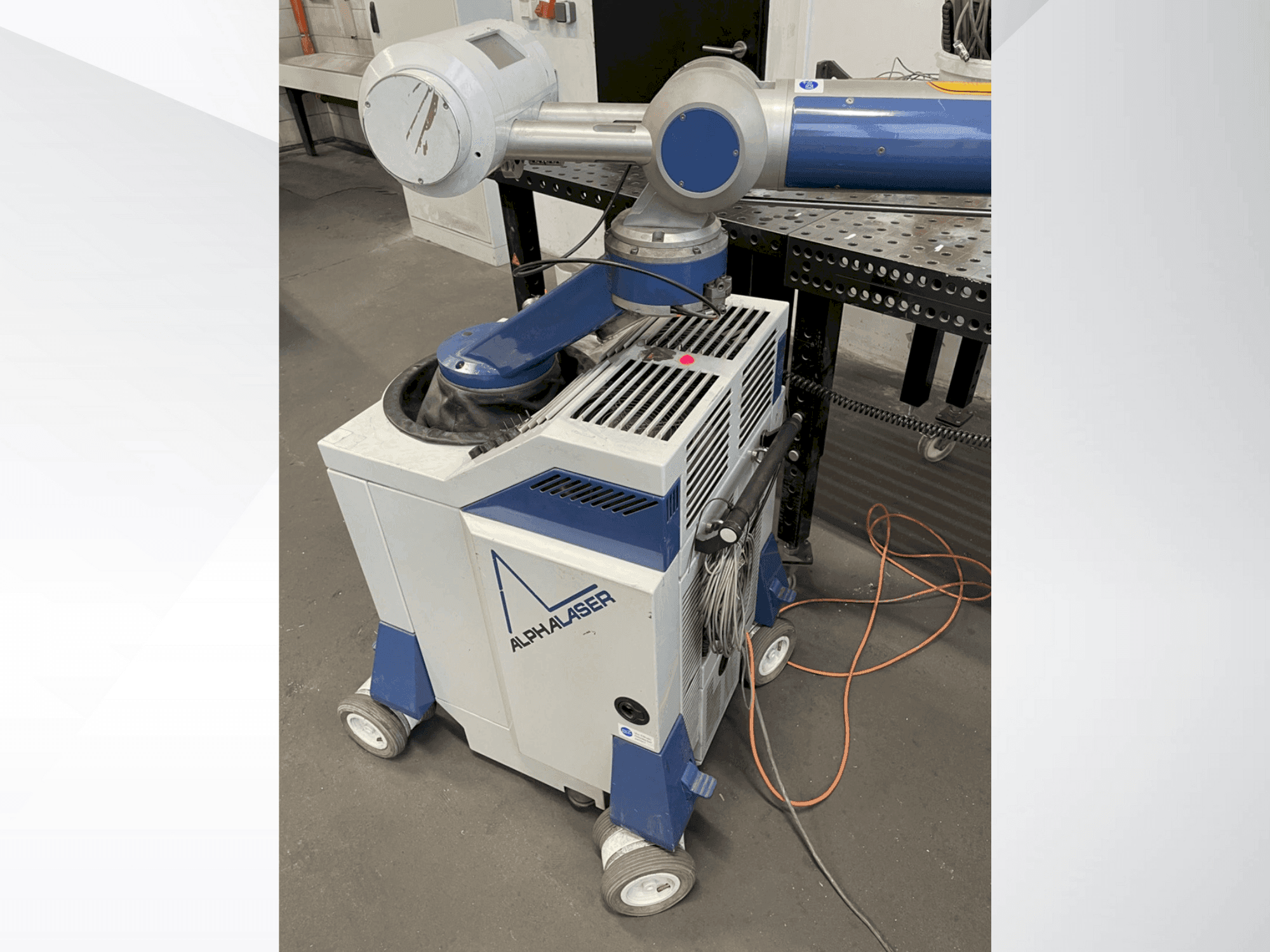 Vista frontal de la máquina ALPHA LASER ALM 150