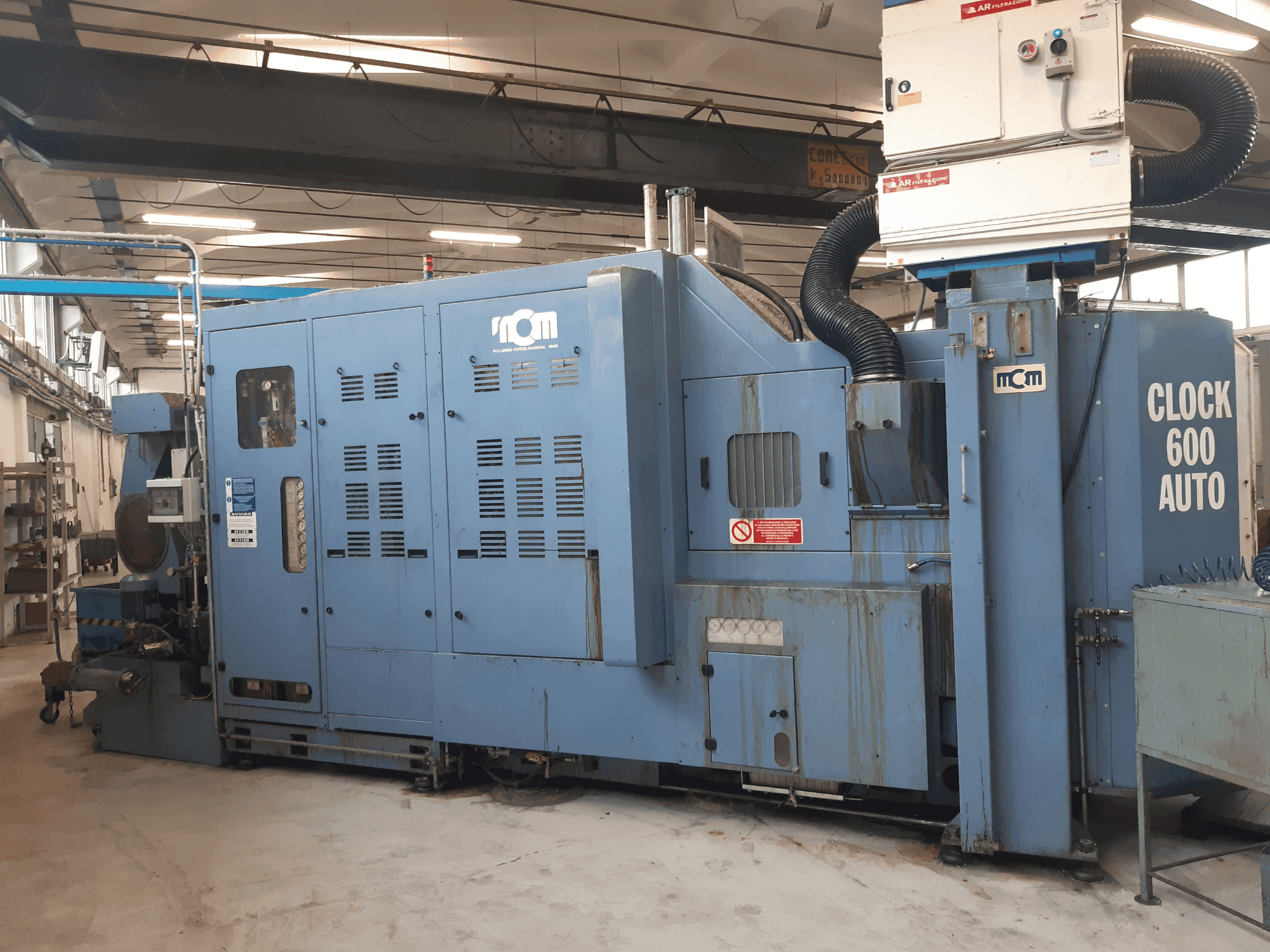 Vista frontal de la máquina MCM Clock 600 Auto