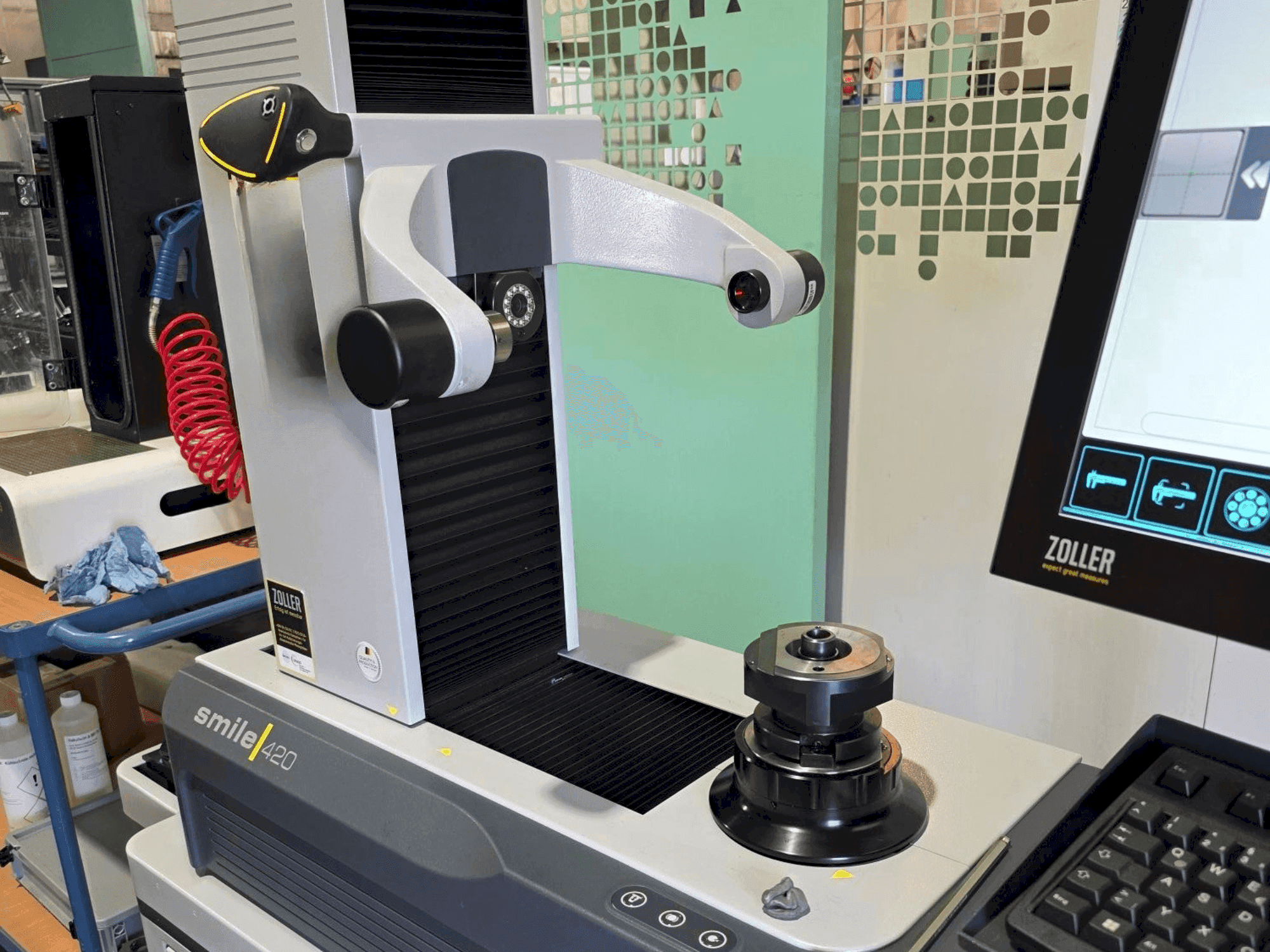 Vista frontal de la máquina Zoller Smile 420