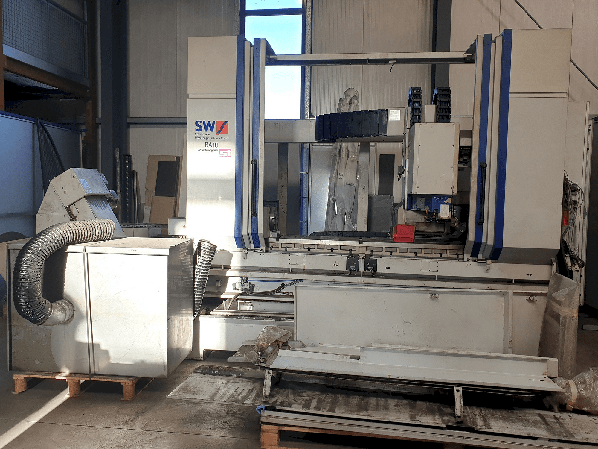 Vista frontal de la máquina Schwäbische Werkzeugmaschinen BA 18