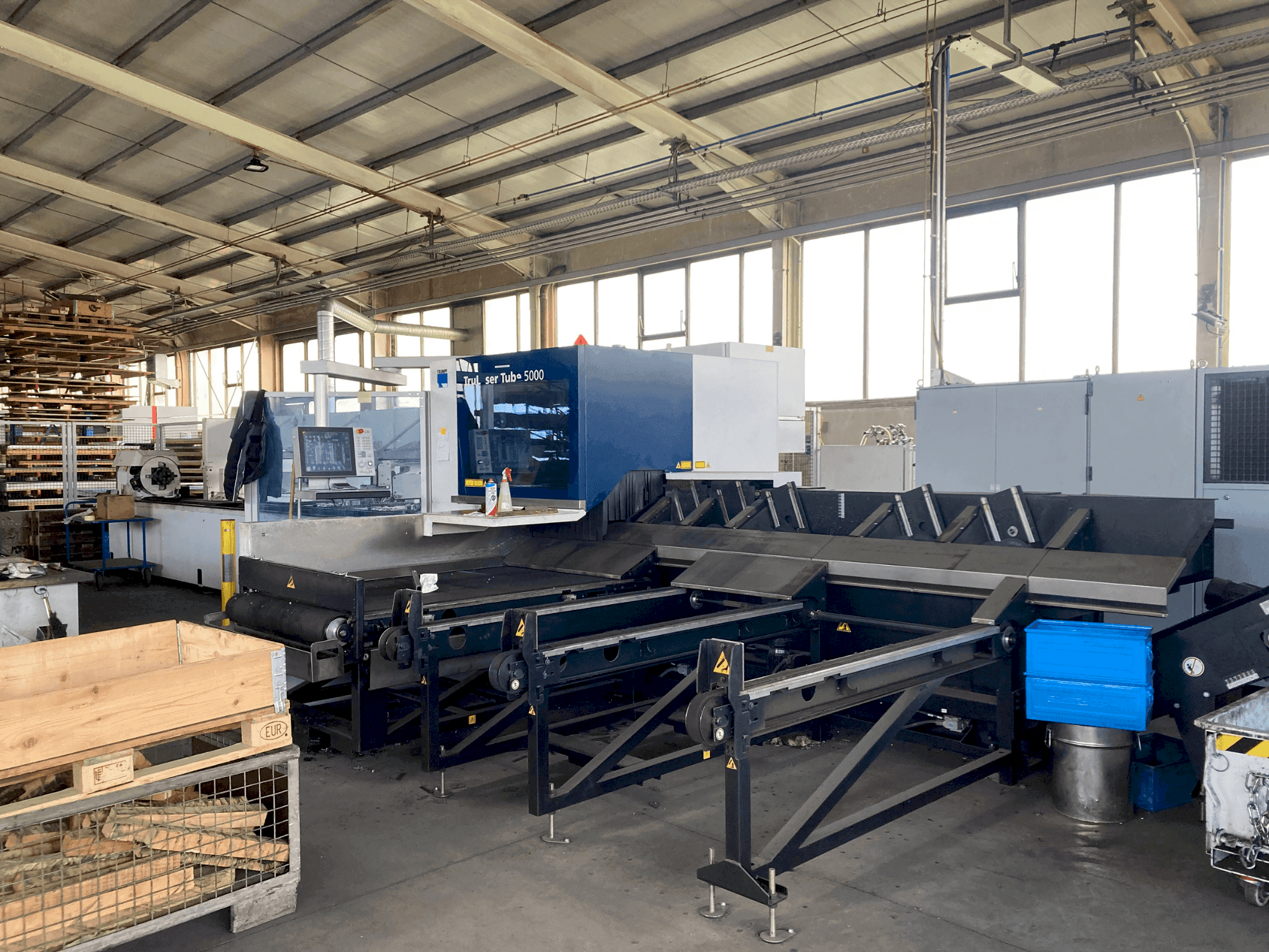 Vista frontal de la máquina TRUMPF TruLaser Tube 5000