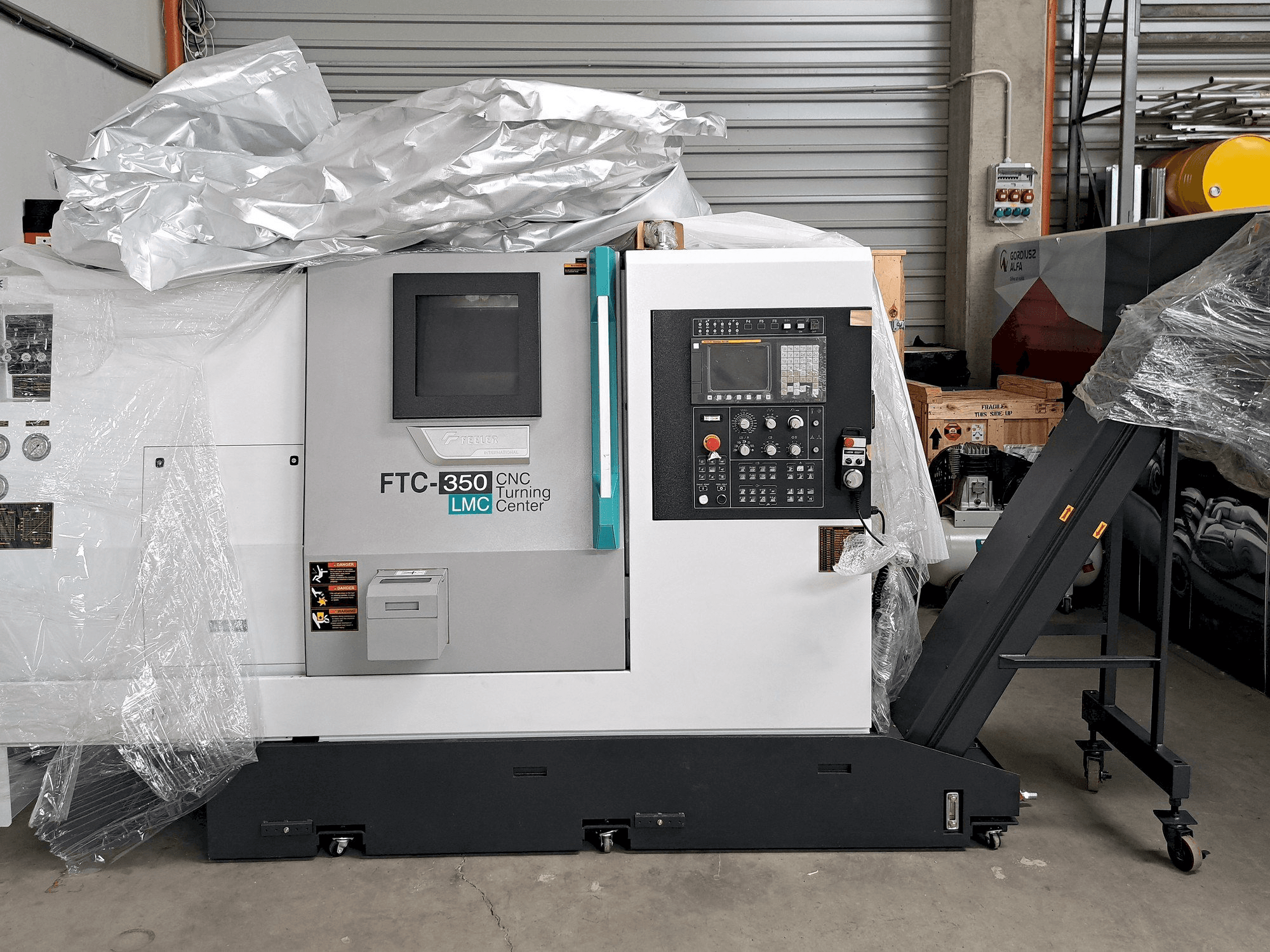Vista frontal de la máquina Feeler FTC 350 LMC