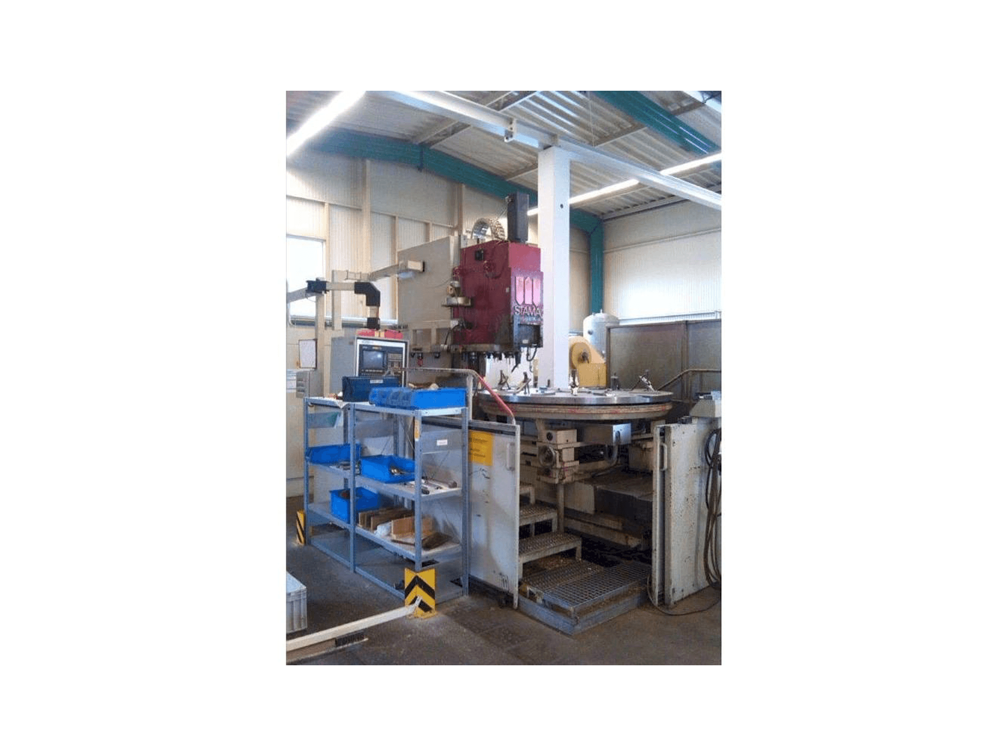 Vista frontal de la máquina STAMA MC 430- GÜ