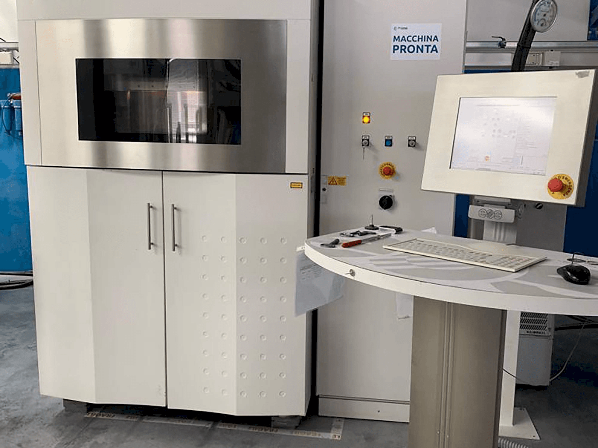 Vista frontal de la máquina EOS Eosint P395