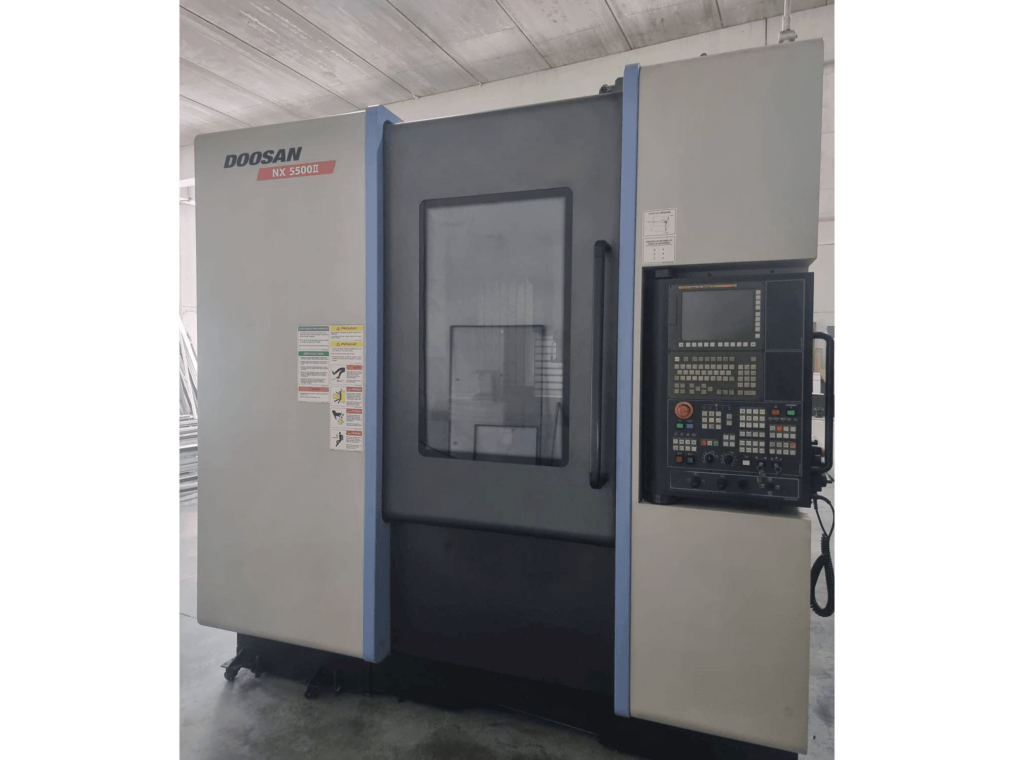Vista frontal de la máquina Doosan Nx5500 Ii