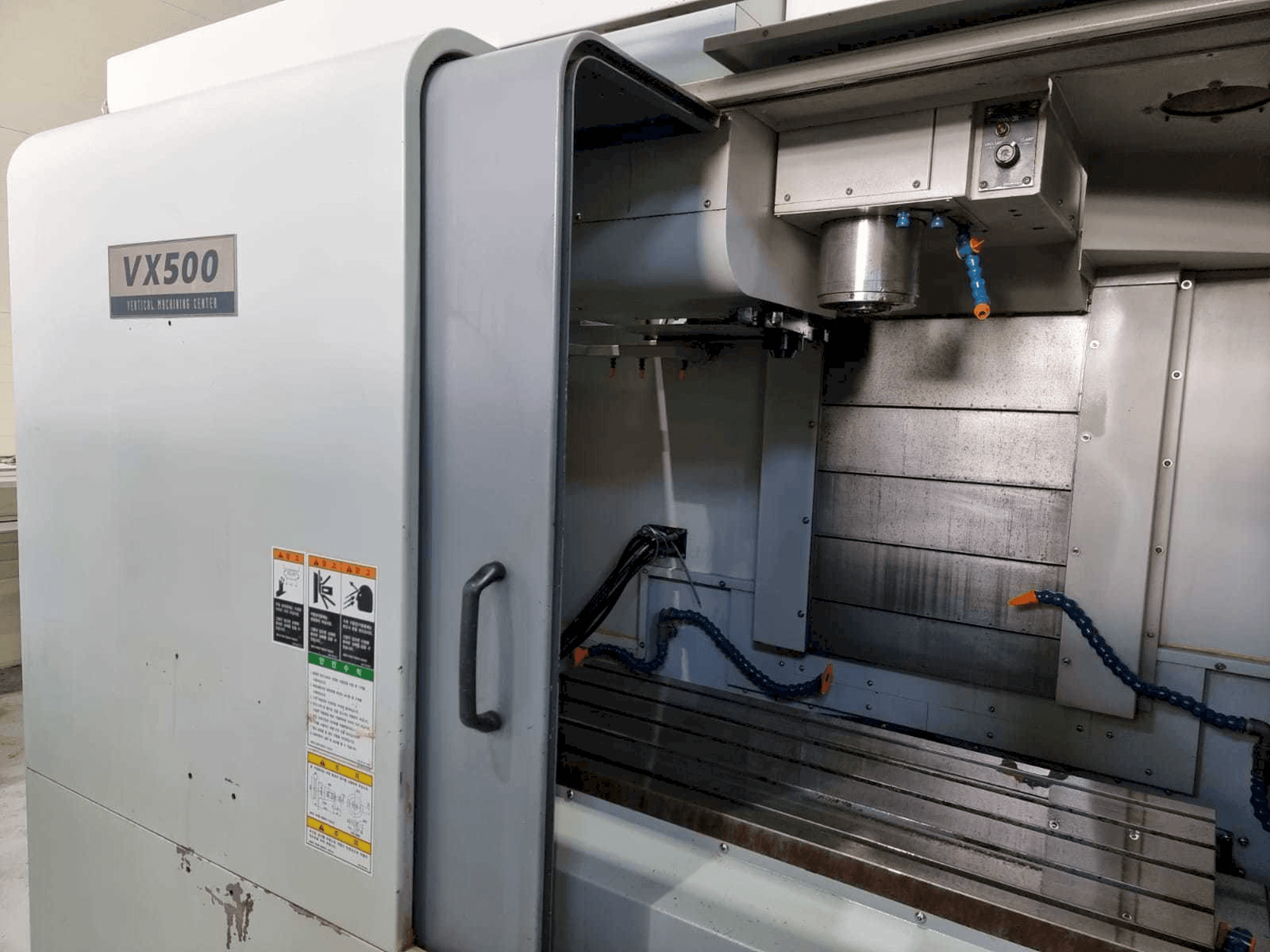 Vista frontal de la máquina Hyundai Wia VX500