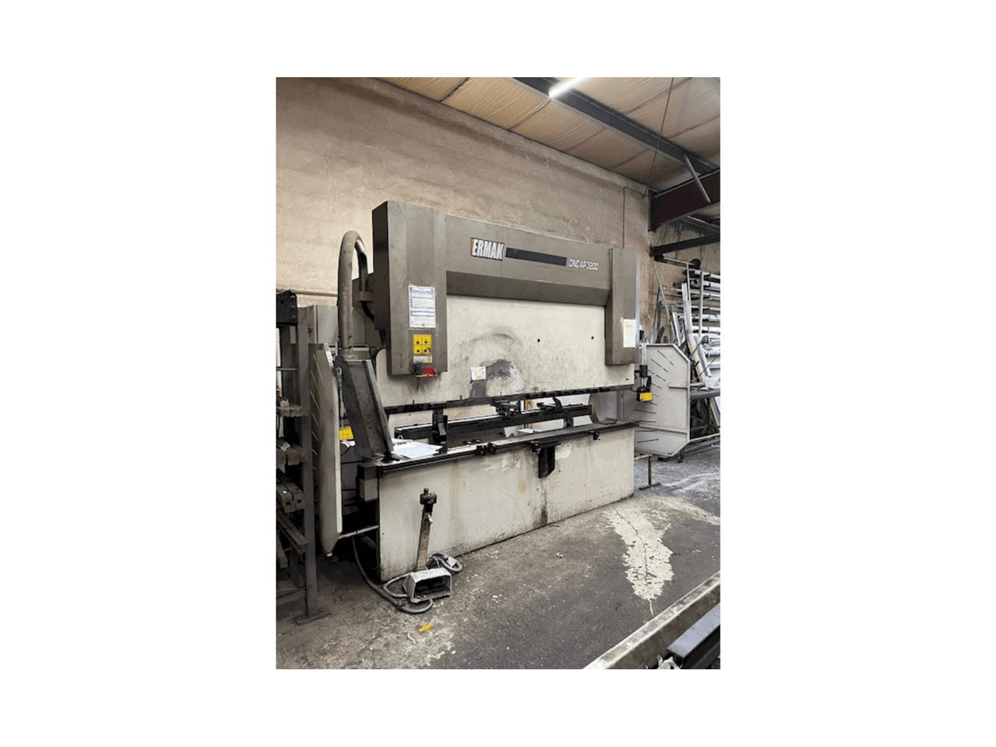 Vista frontal de la máquina ERMAK Cnc ap