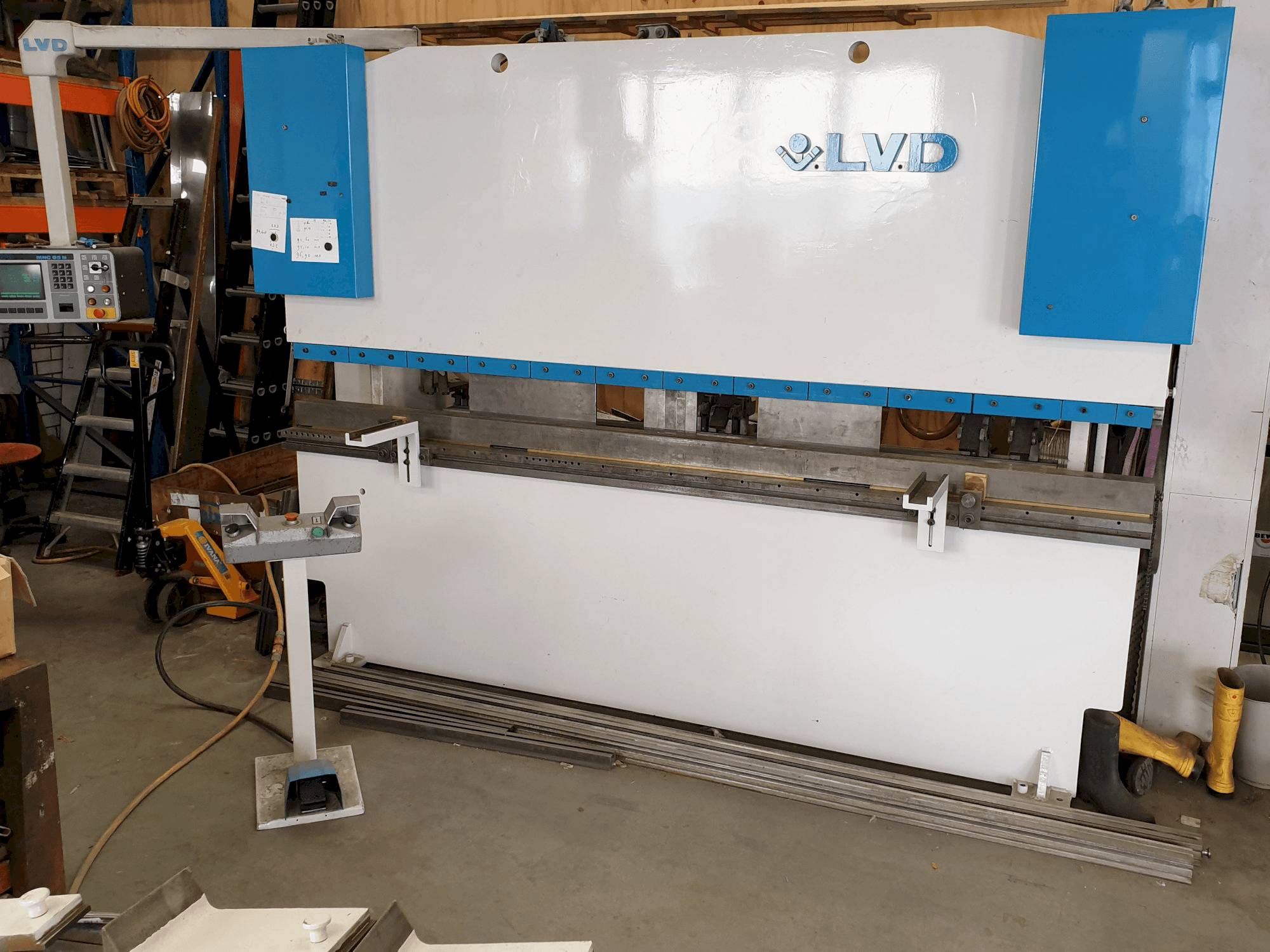 Vista derecha de la máquina LVD PPI 135/30