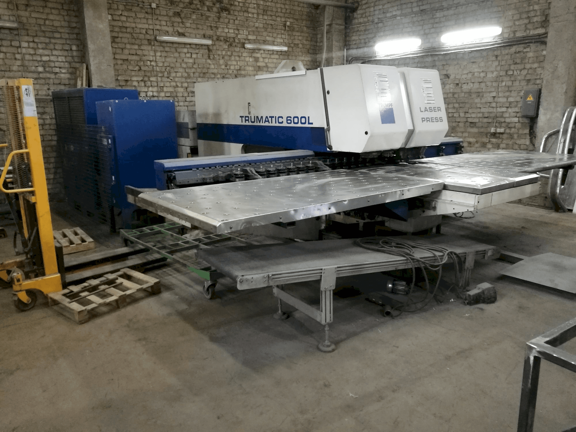 Vista frontal de la máquina Trumpf Trumatic 600L